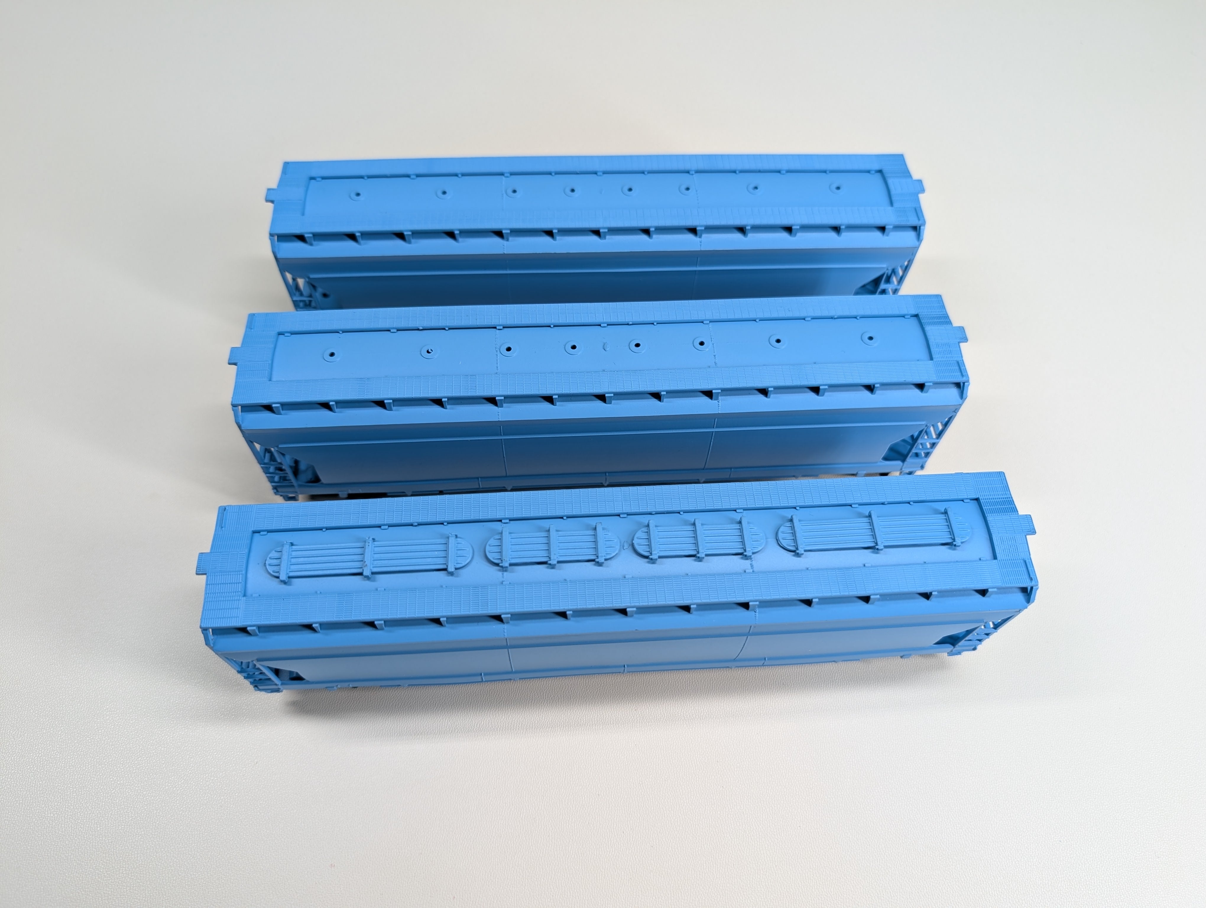 USED Athearn HO Scale Lot of ACF Covered Hoppers Blue Undecorated (3 pcs)