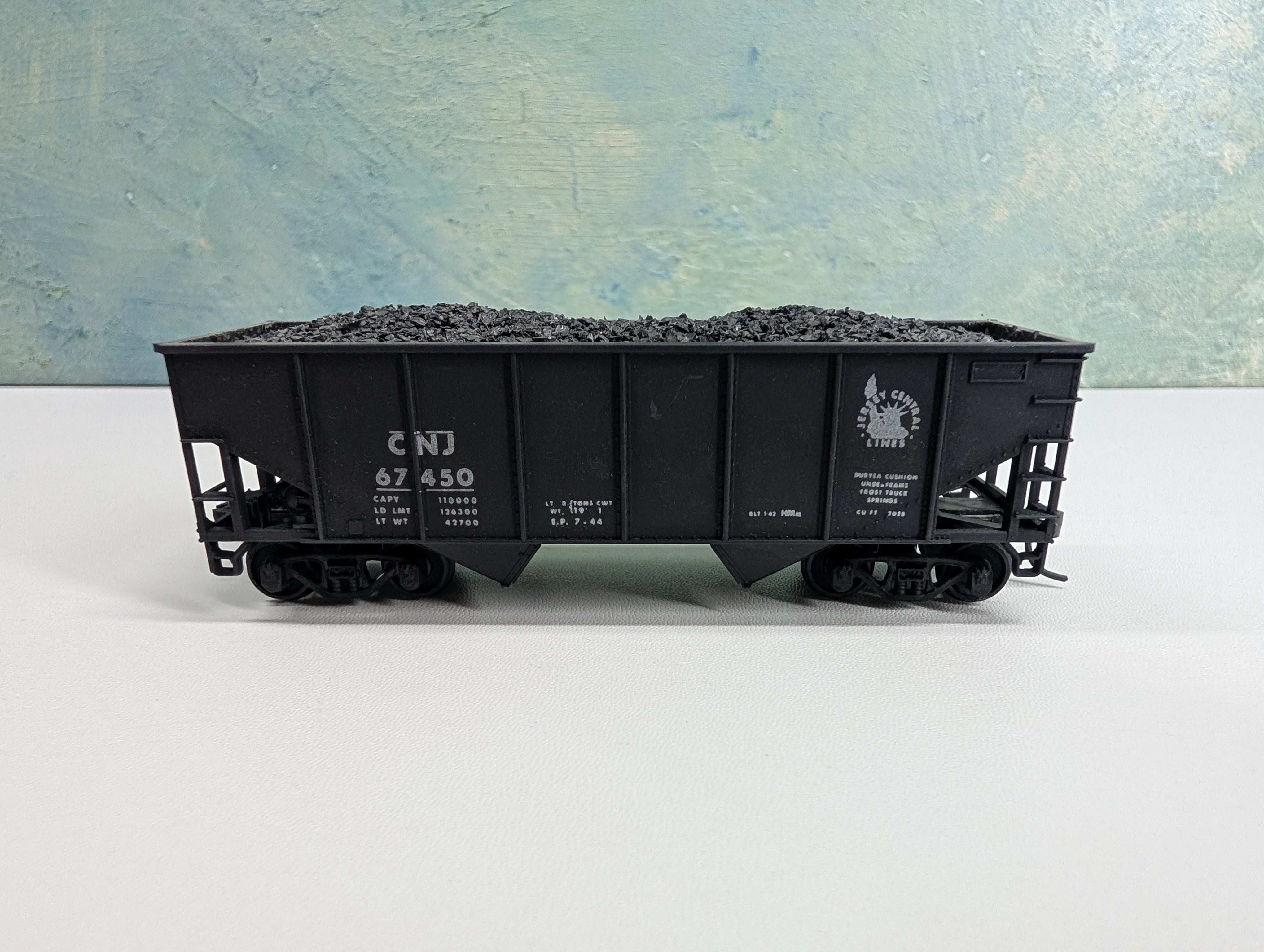 USED Athearn HO Scale 2 Bay Hoper w/ Coal Load CNJ #67450