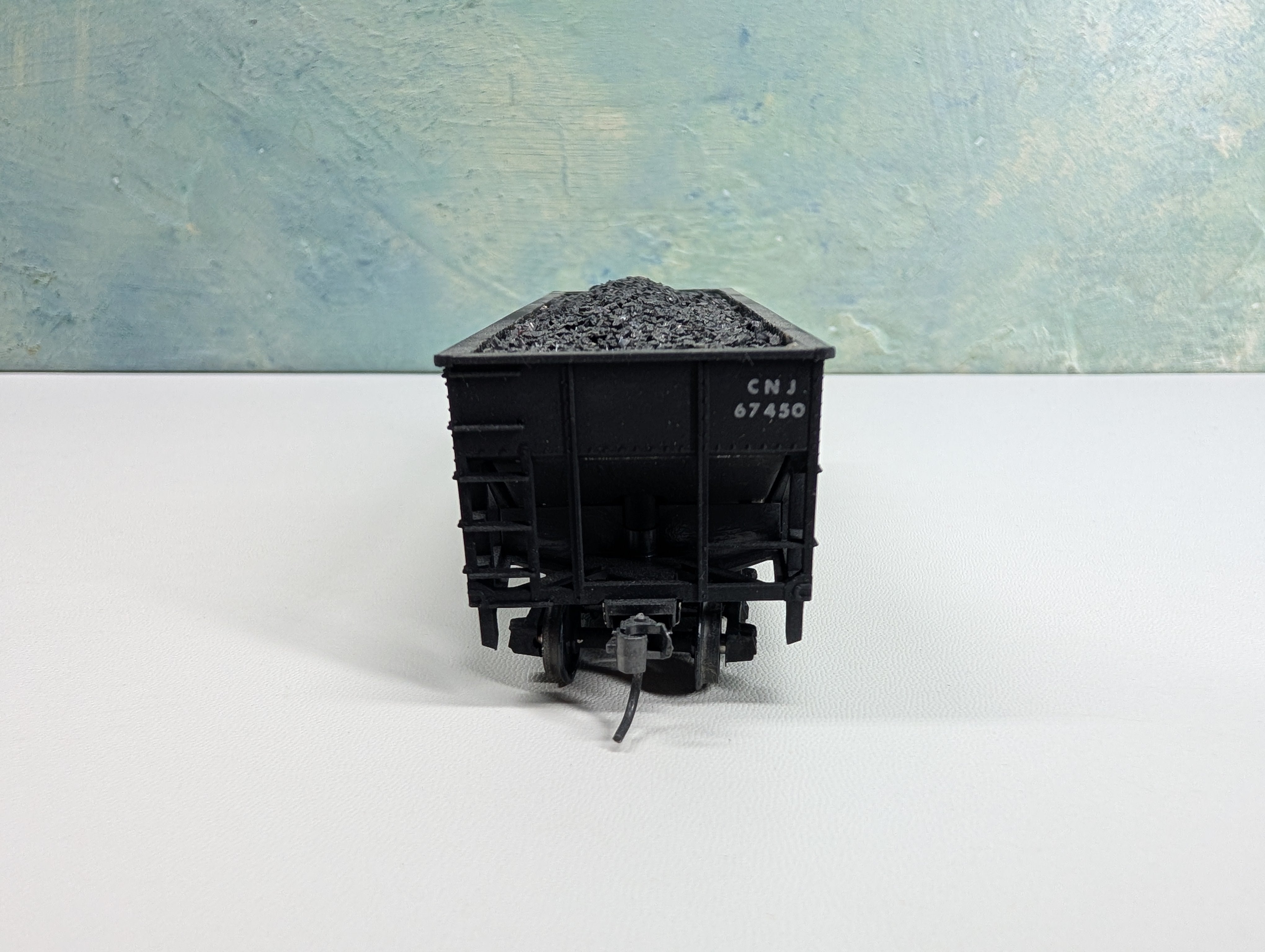 USED Athearn HO Scale 2 Bay Hoper w/ Coal Load CNJ #67450