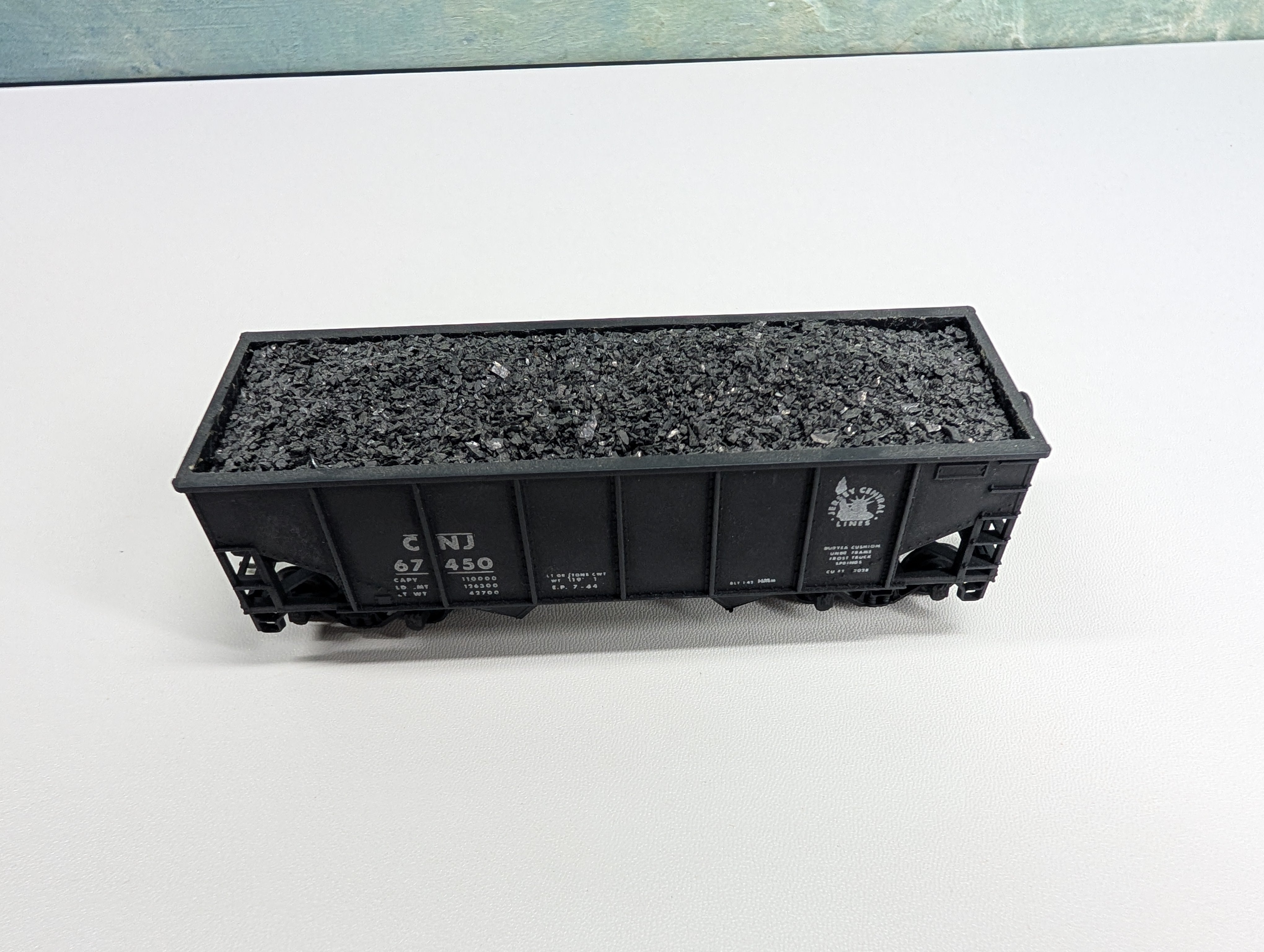USED Athearn HO Scale 2 Bay Hoper w/ Coal Load CNJ #67450