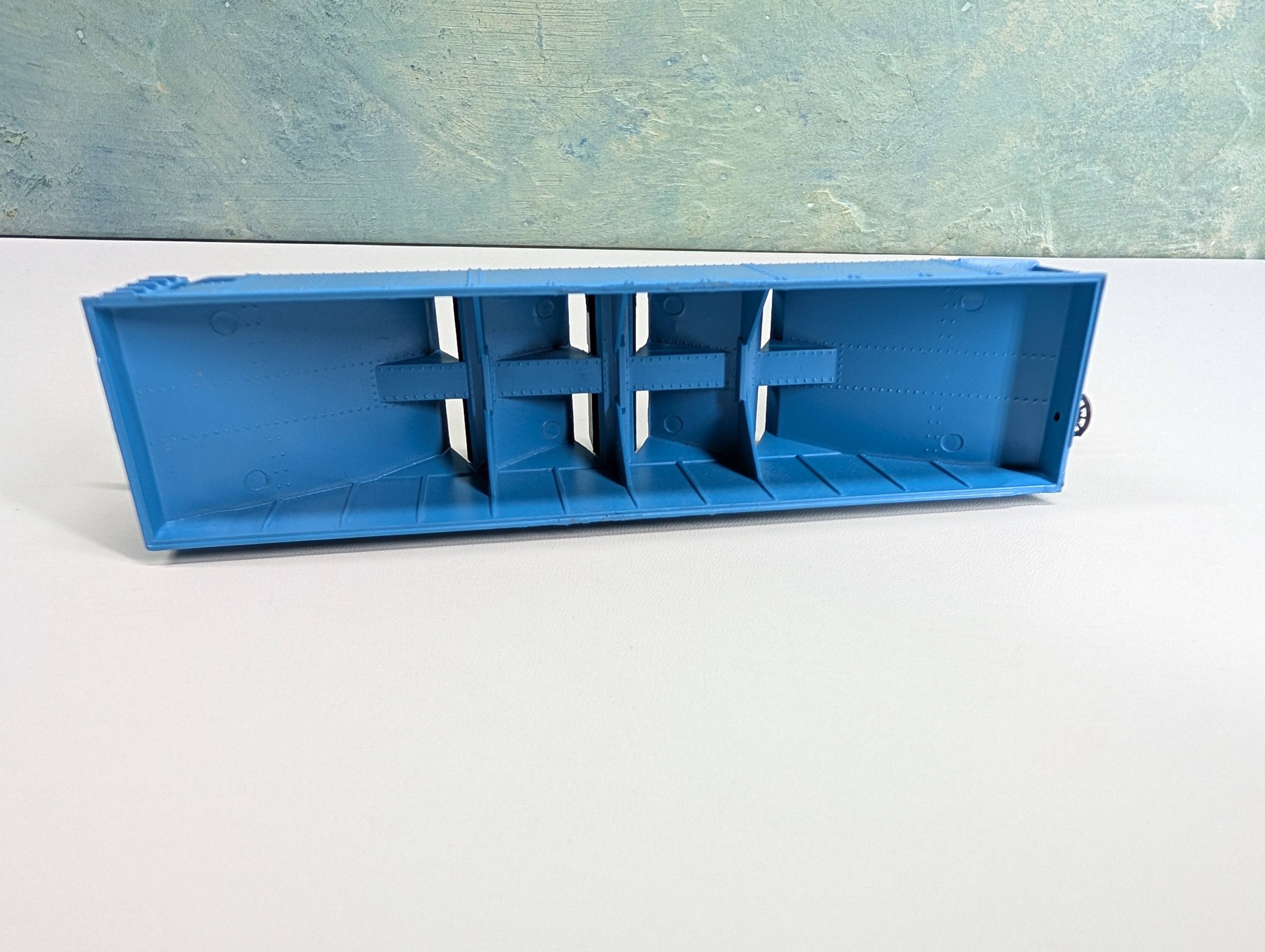 USED Athearn HO Scale Operating Quad Hopper Blue Undecorated