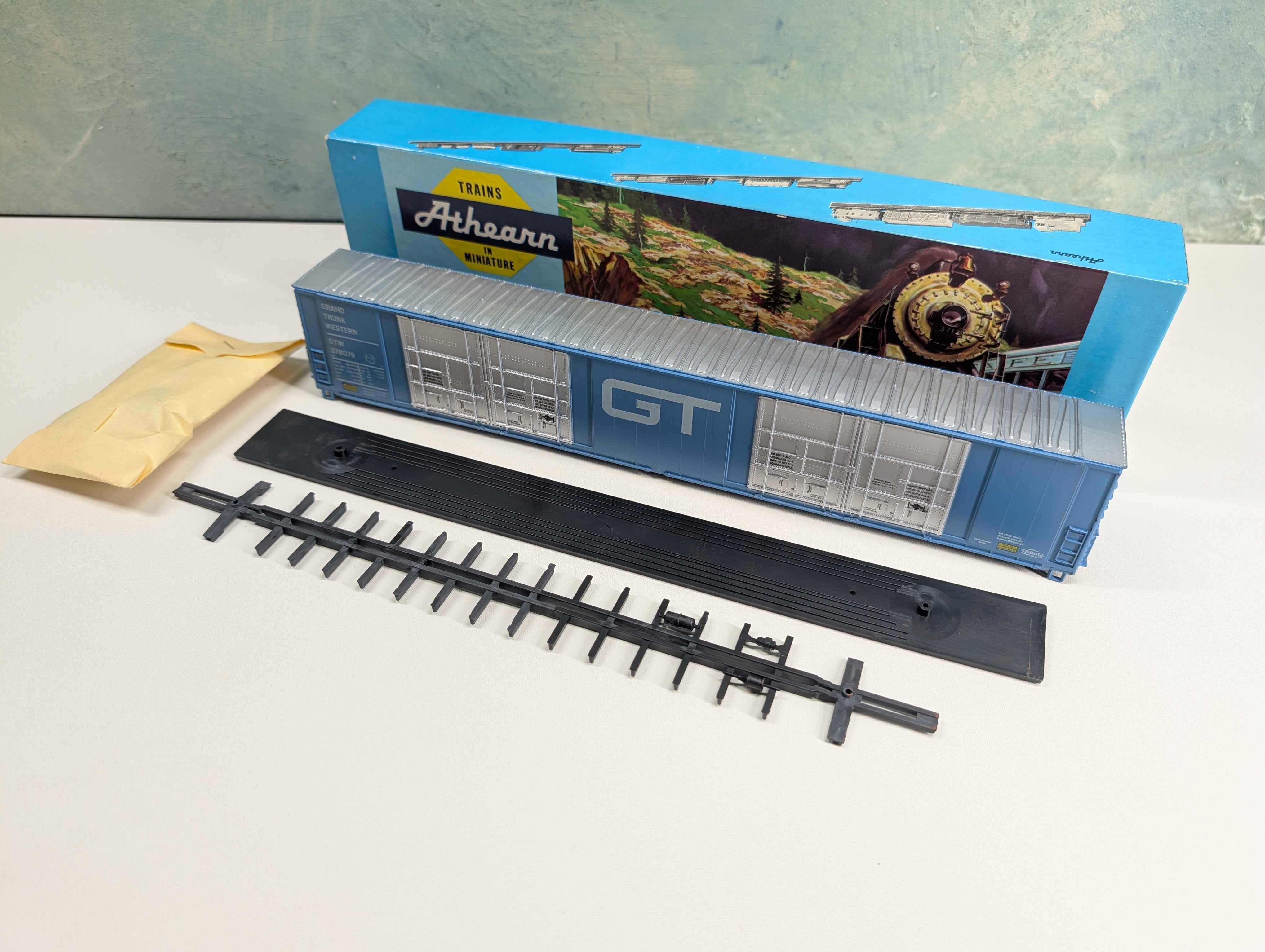 USED Athearn 1988 HO Scale 86' HI-Cube Box Car Grand Trunk Western GTW #378079 KIT
