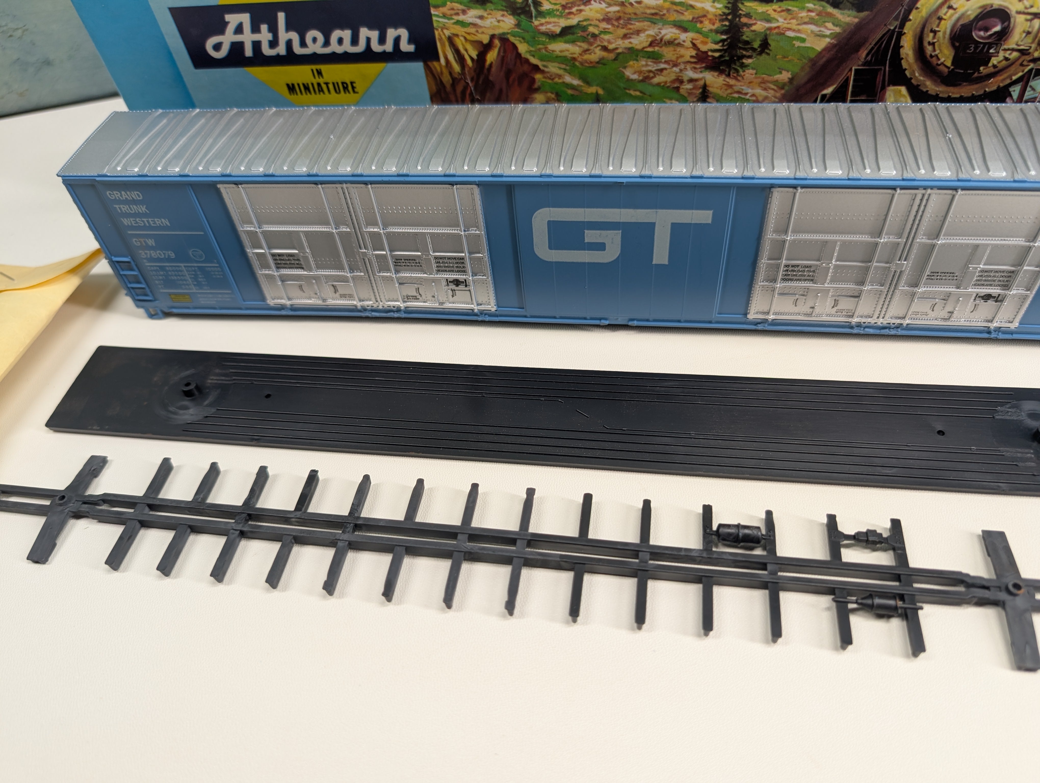 USED Athearn 1988 HO Scale 86' HI-Cube Box Car Grand Trunk Western GTW #378079 KIT