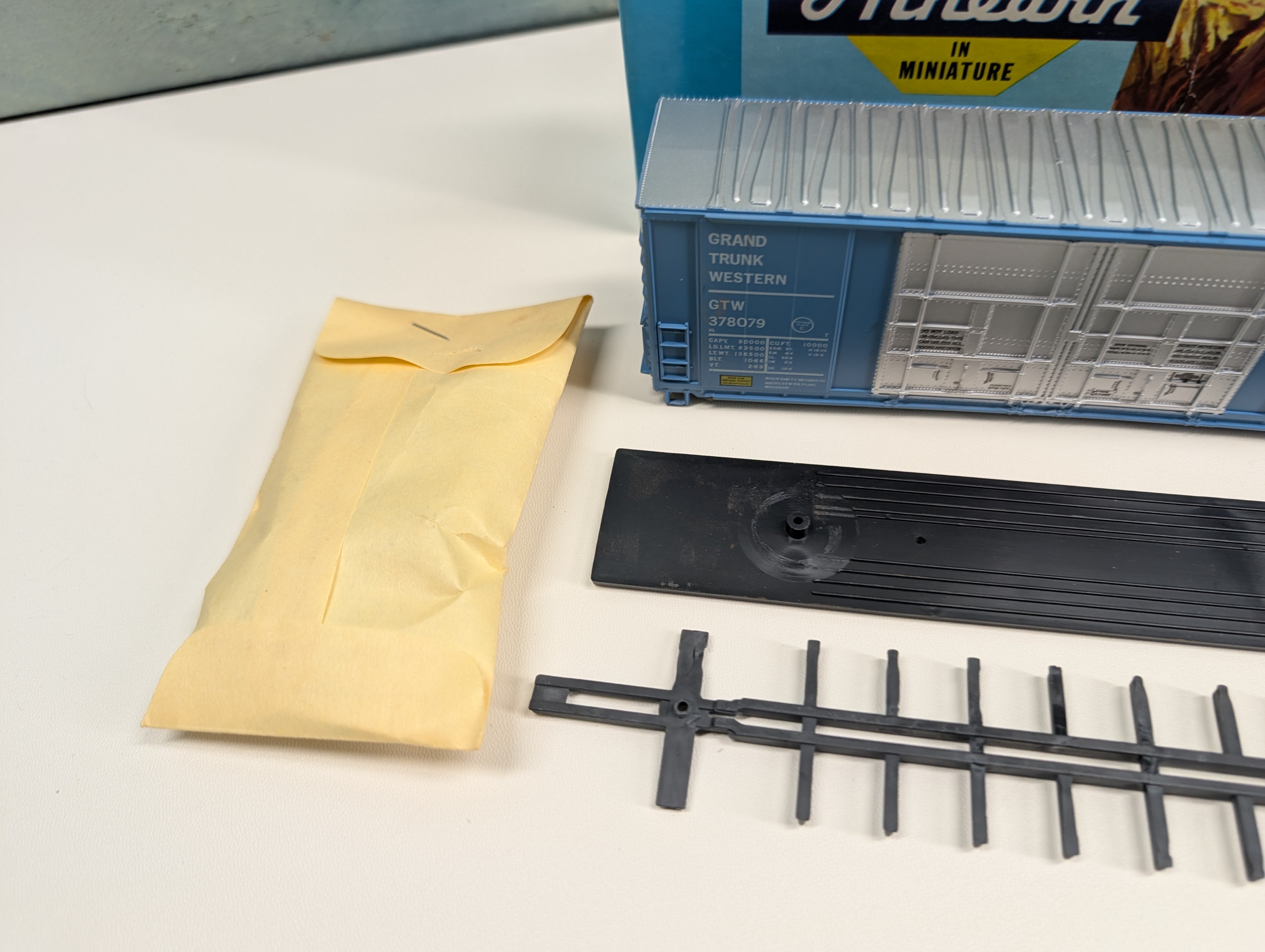 USED Athearn 1988 HO Scale 86' HI-Cube Box Car Grand Trunk Western GTW #378079 KIT