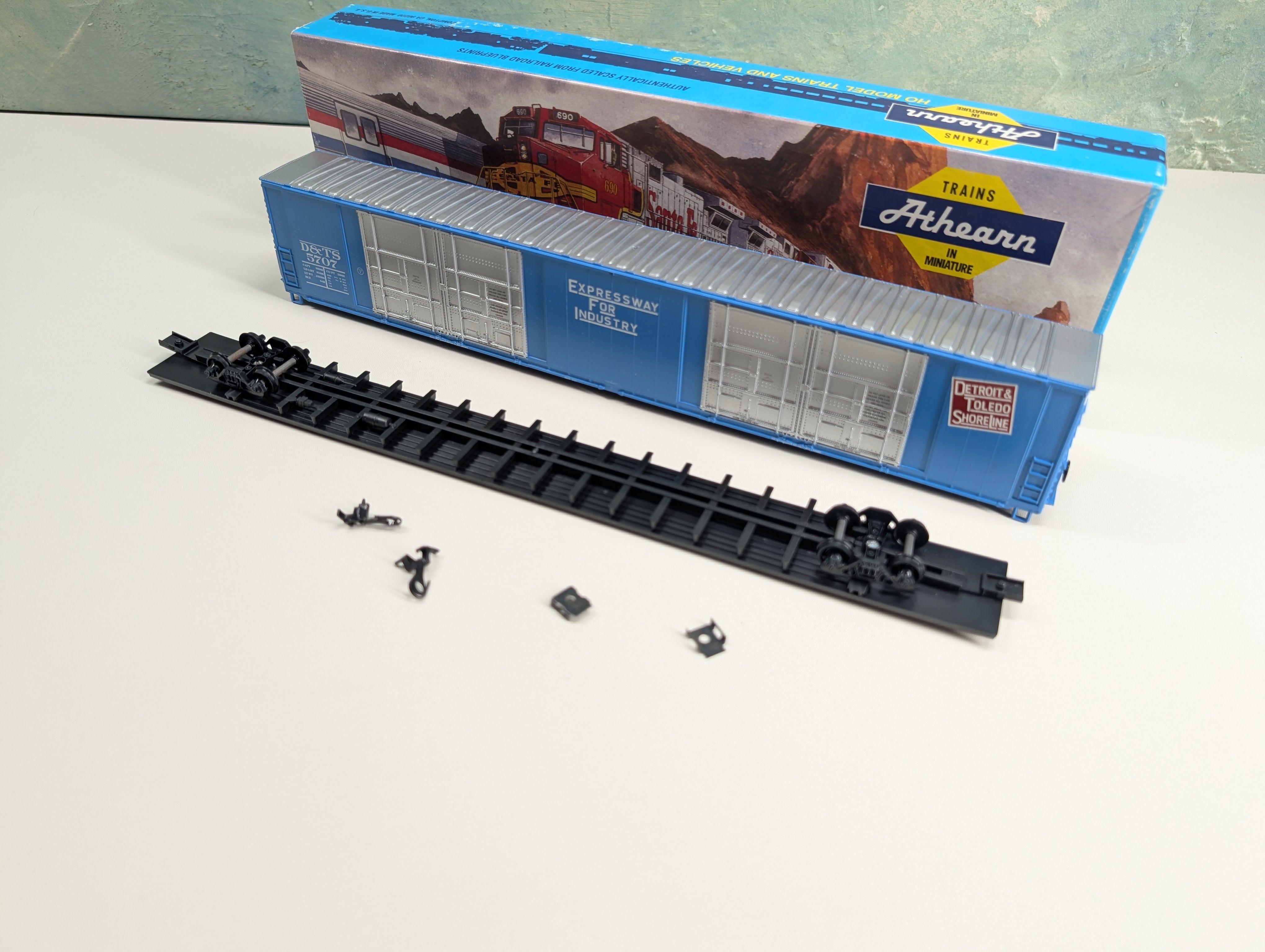 USED Athearn 1997 HO Scale 86' HI-Cube Box Car Detroit, Toledo Shoreline DT&S #5707 KIT