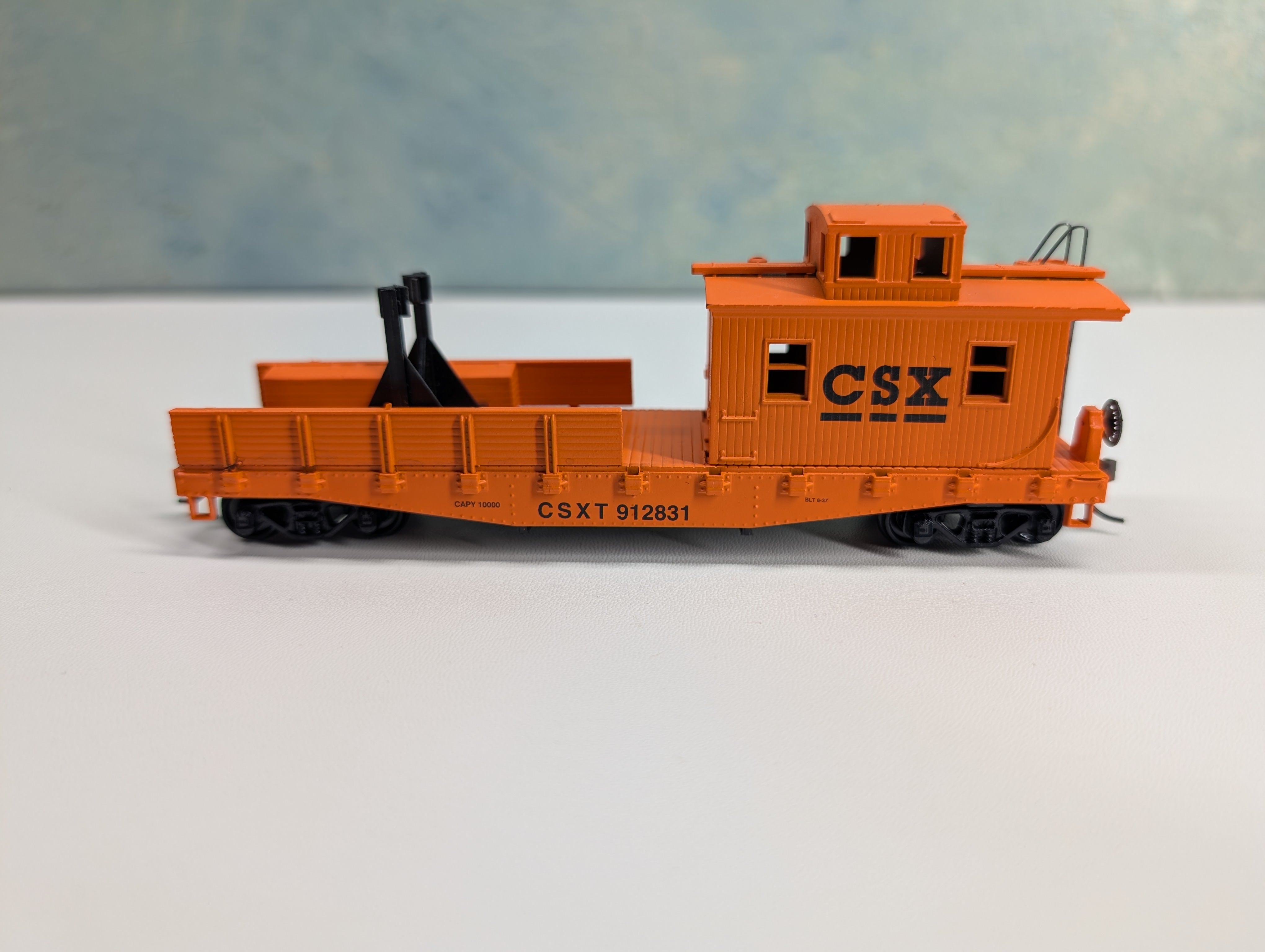 USED Athearn 1283 HO Scale Work Caboose, Orange CSX #912831