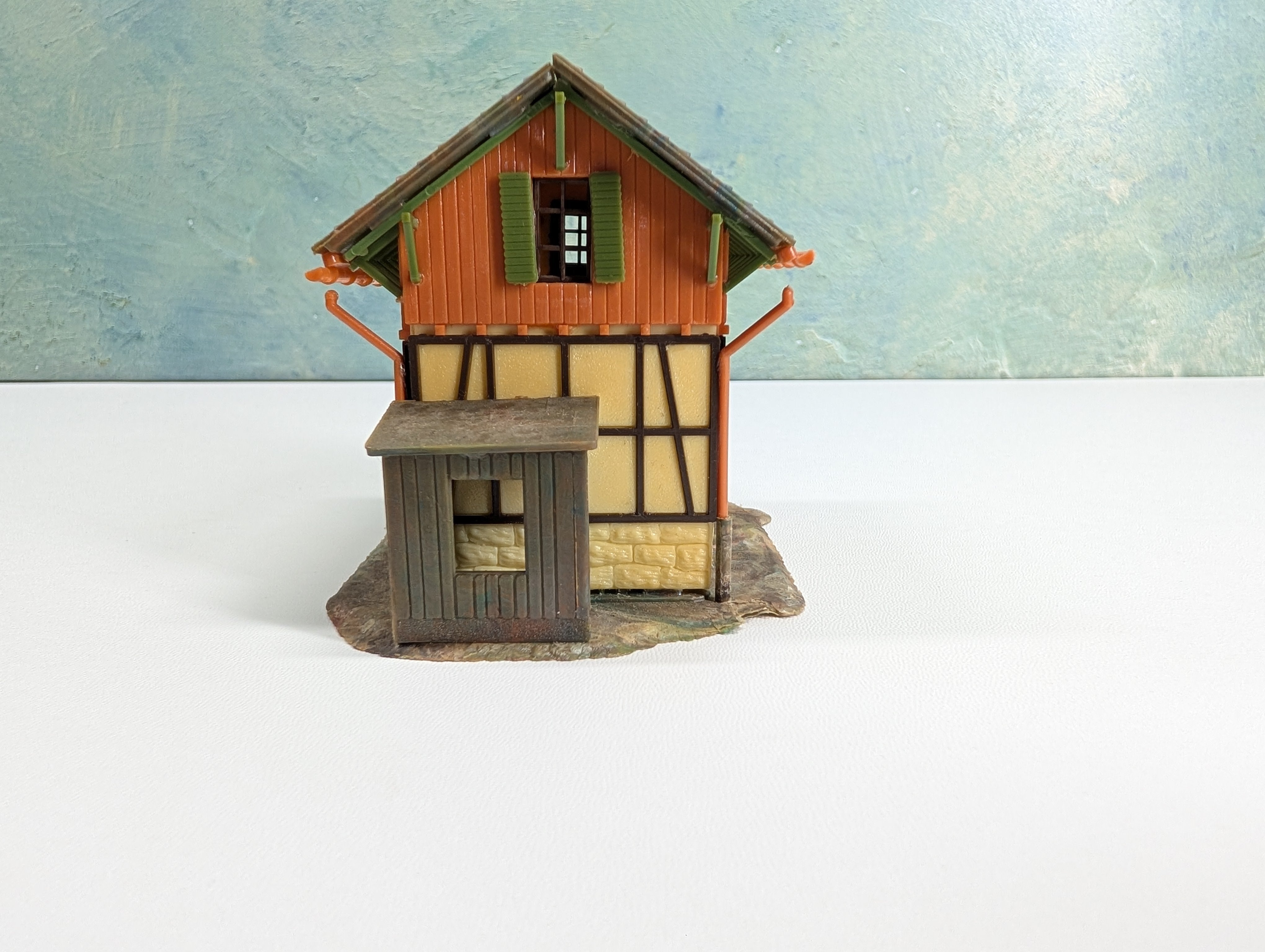 USED Faller 156 HO Scale German Buidling with Dock
