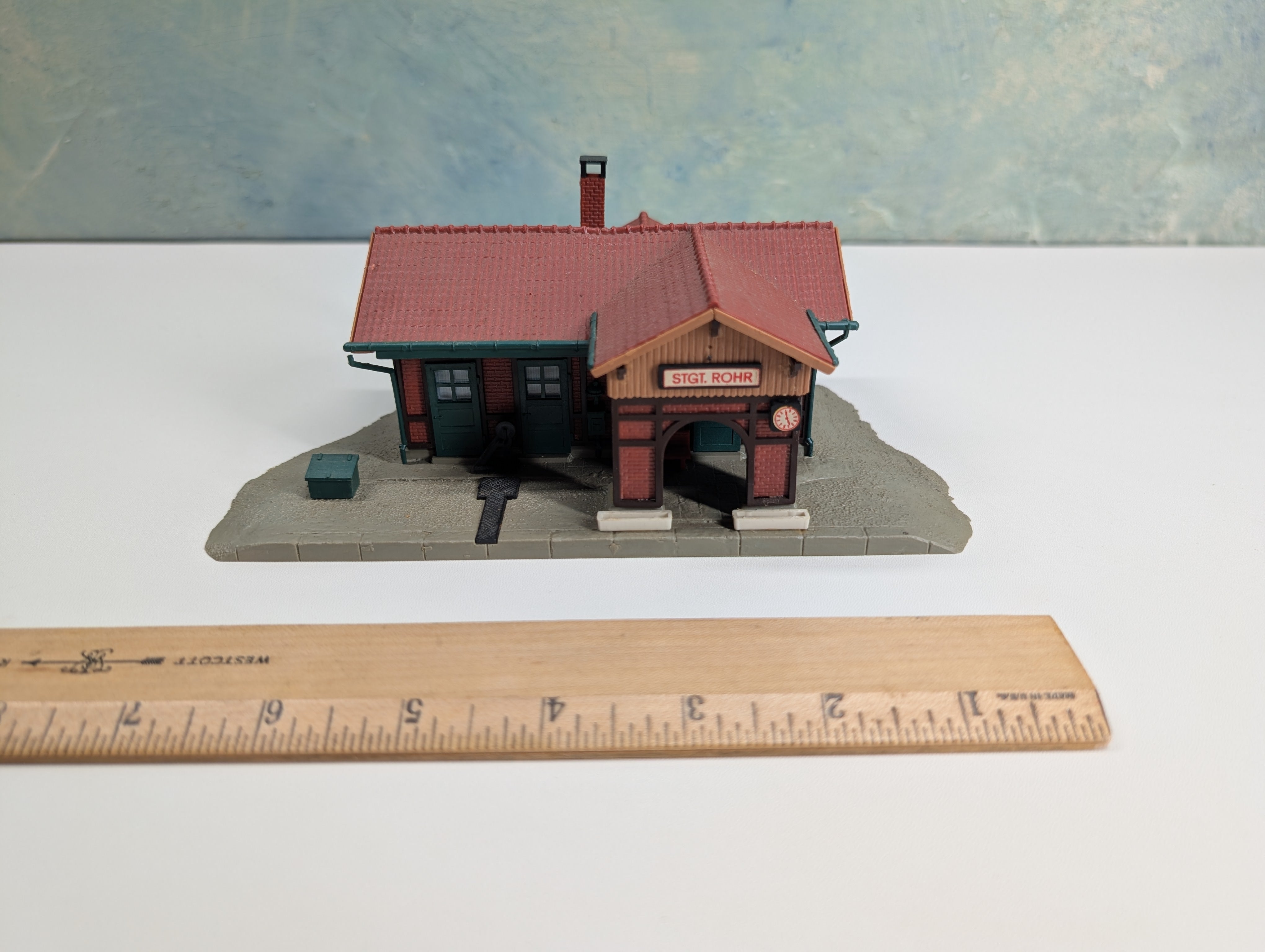 USED Kibri 909 HO Scale Stuttgart Station, German Railroad Station