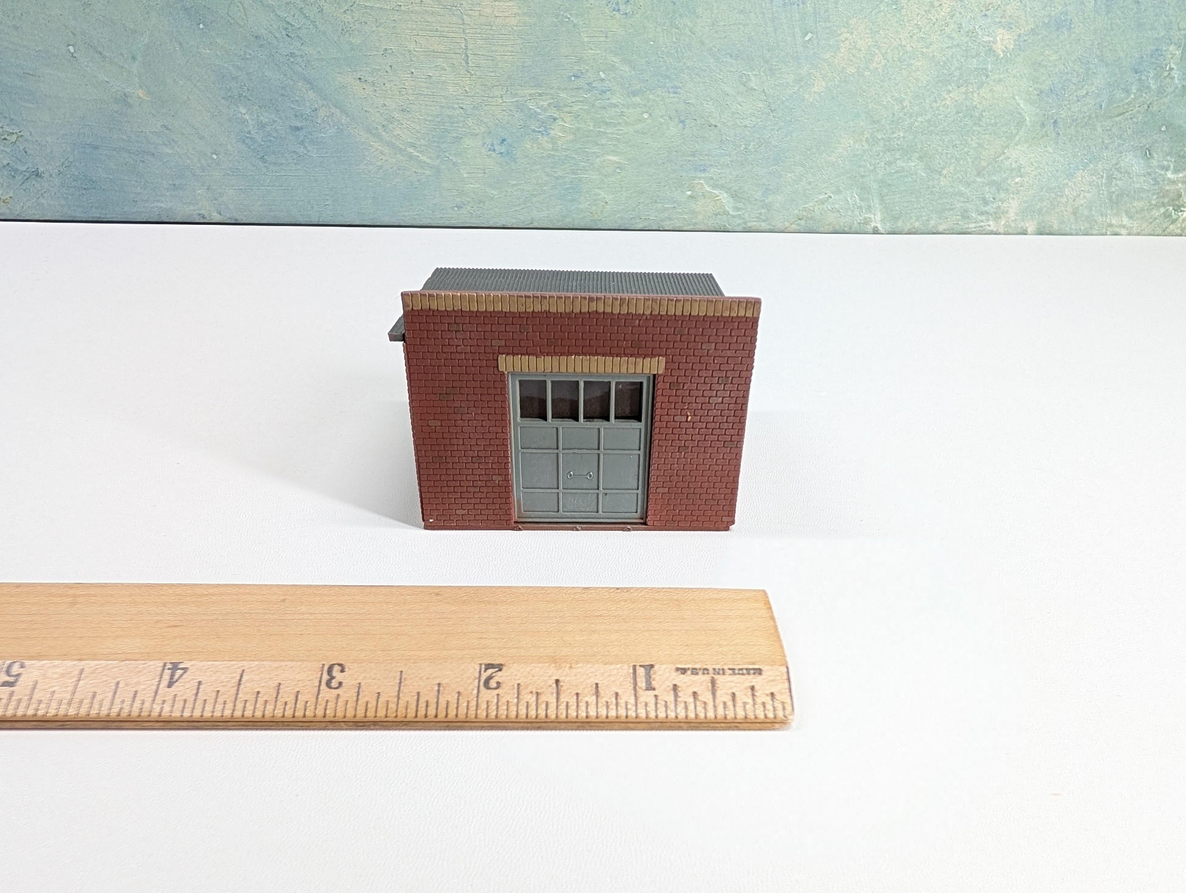 USED HO Scale Small Brick Garage