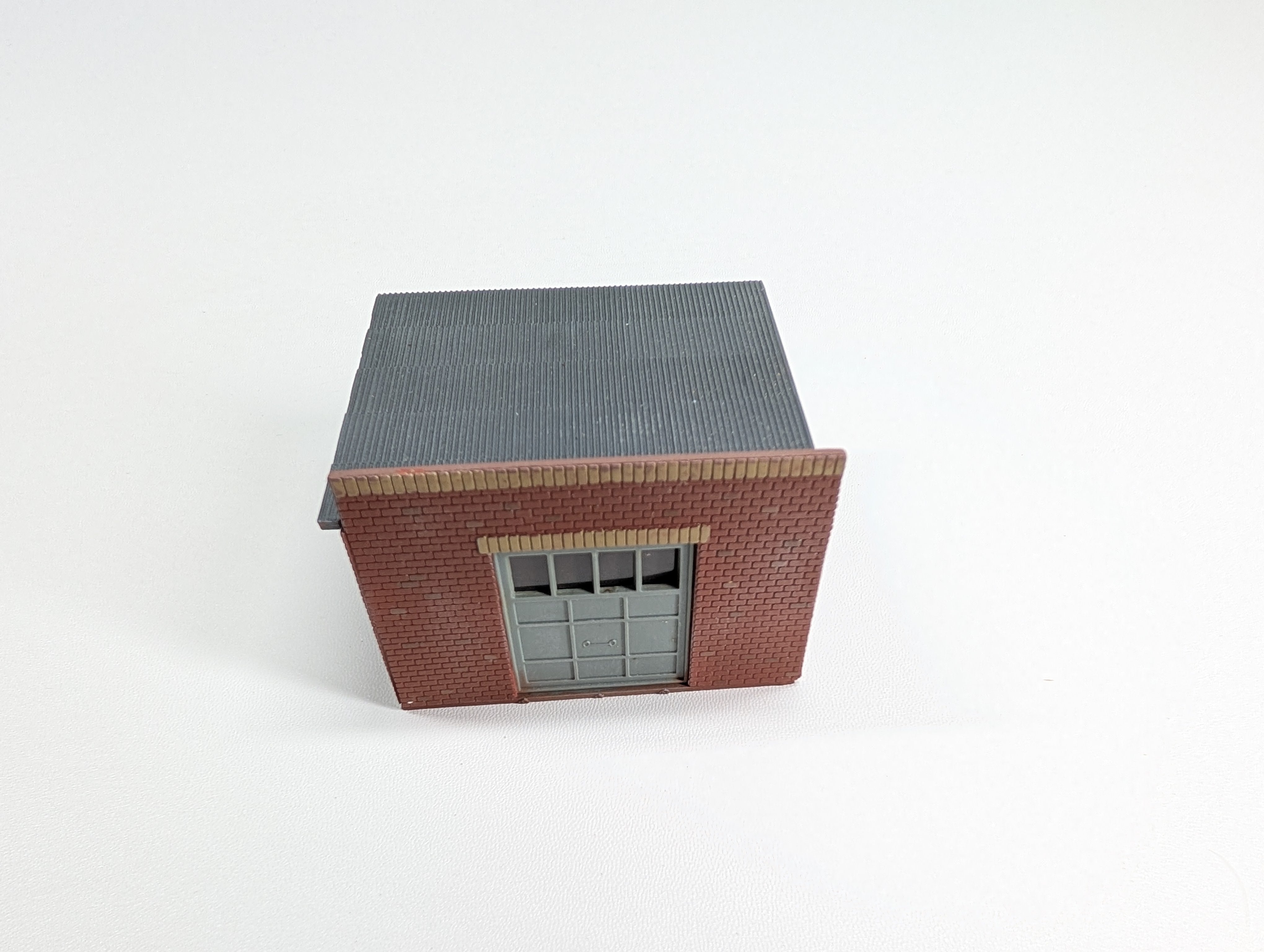 USED HO Scale Small Brick Garage