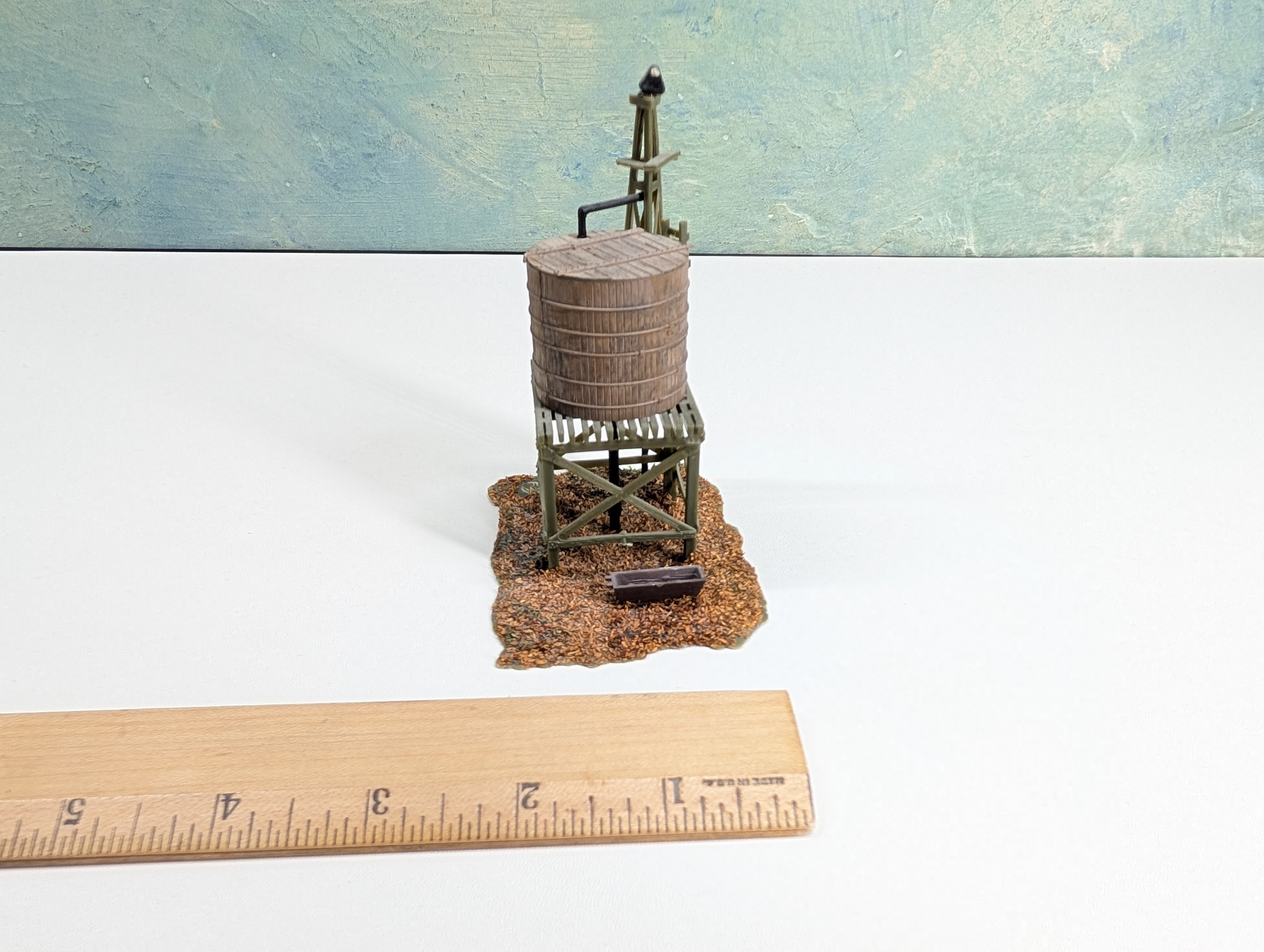 USED HO Scale Old Time Water Tower