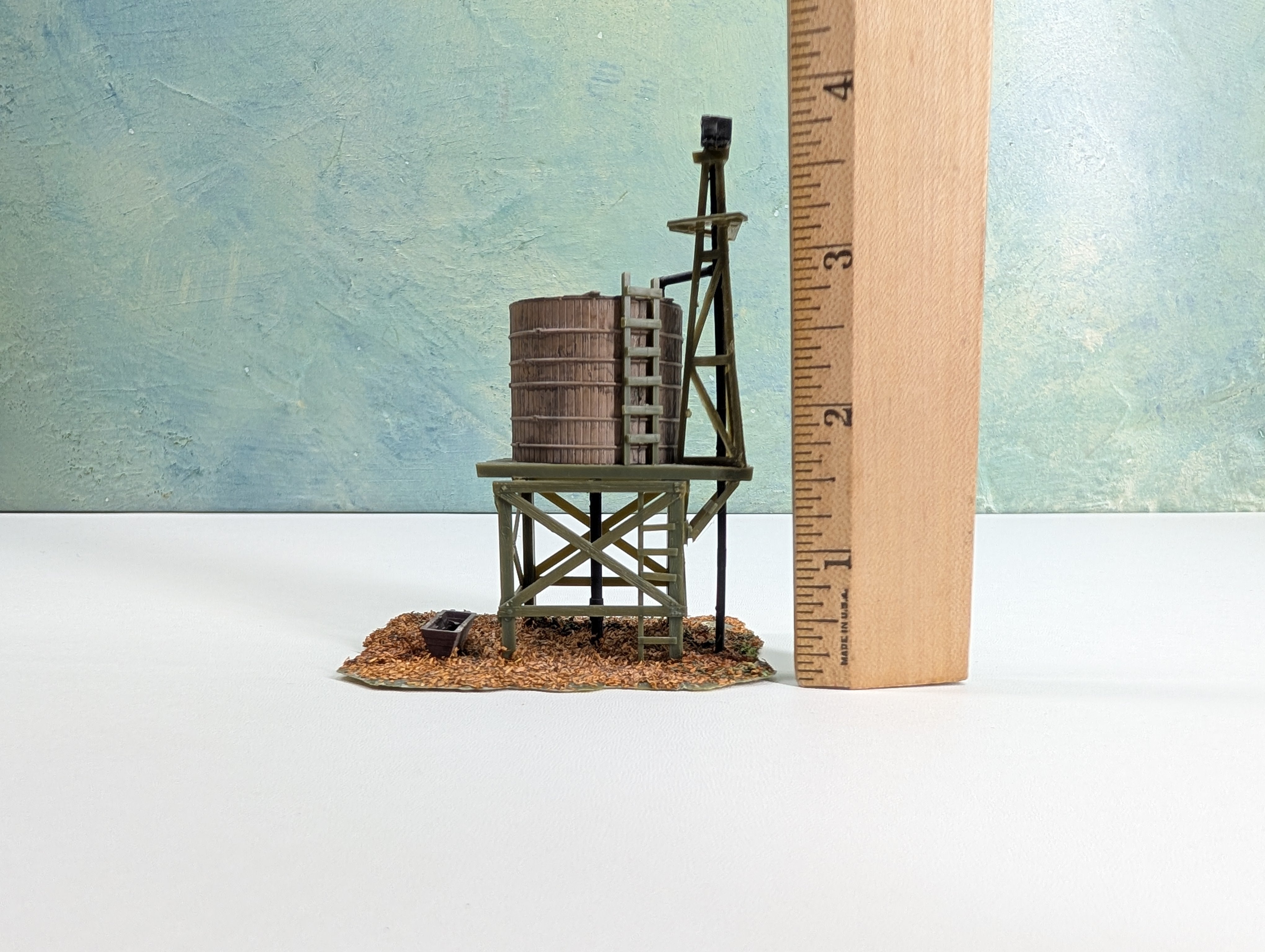 USED HO Scale Old Time Water Tower