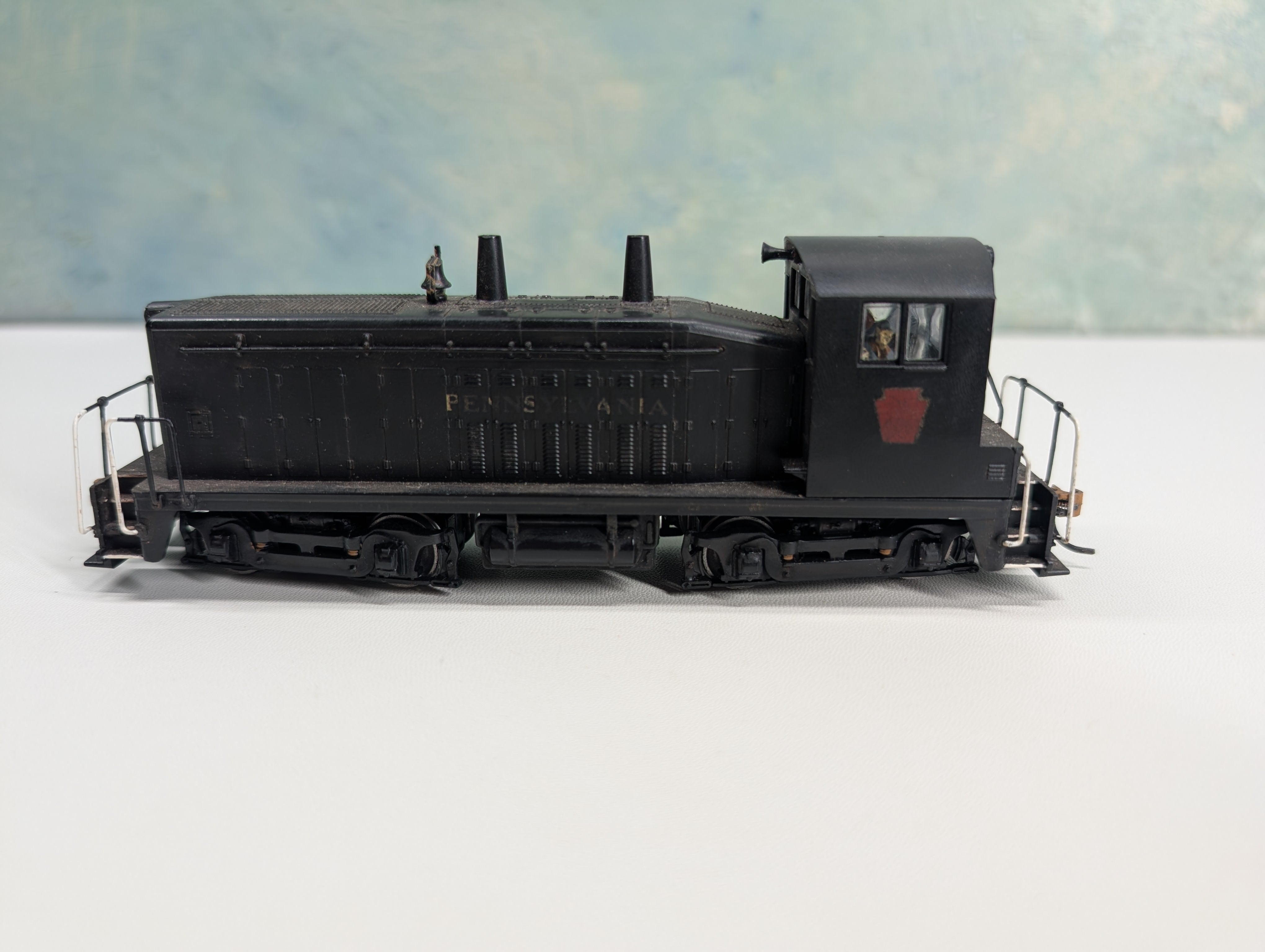 USED Athearn HO Scale Switcher Diesel Locomotive Pennsylvania PRR Weathered & Runs Great! DC