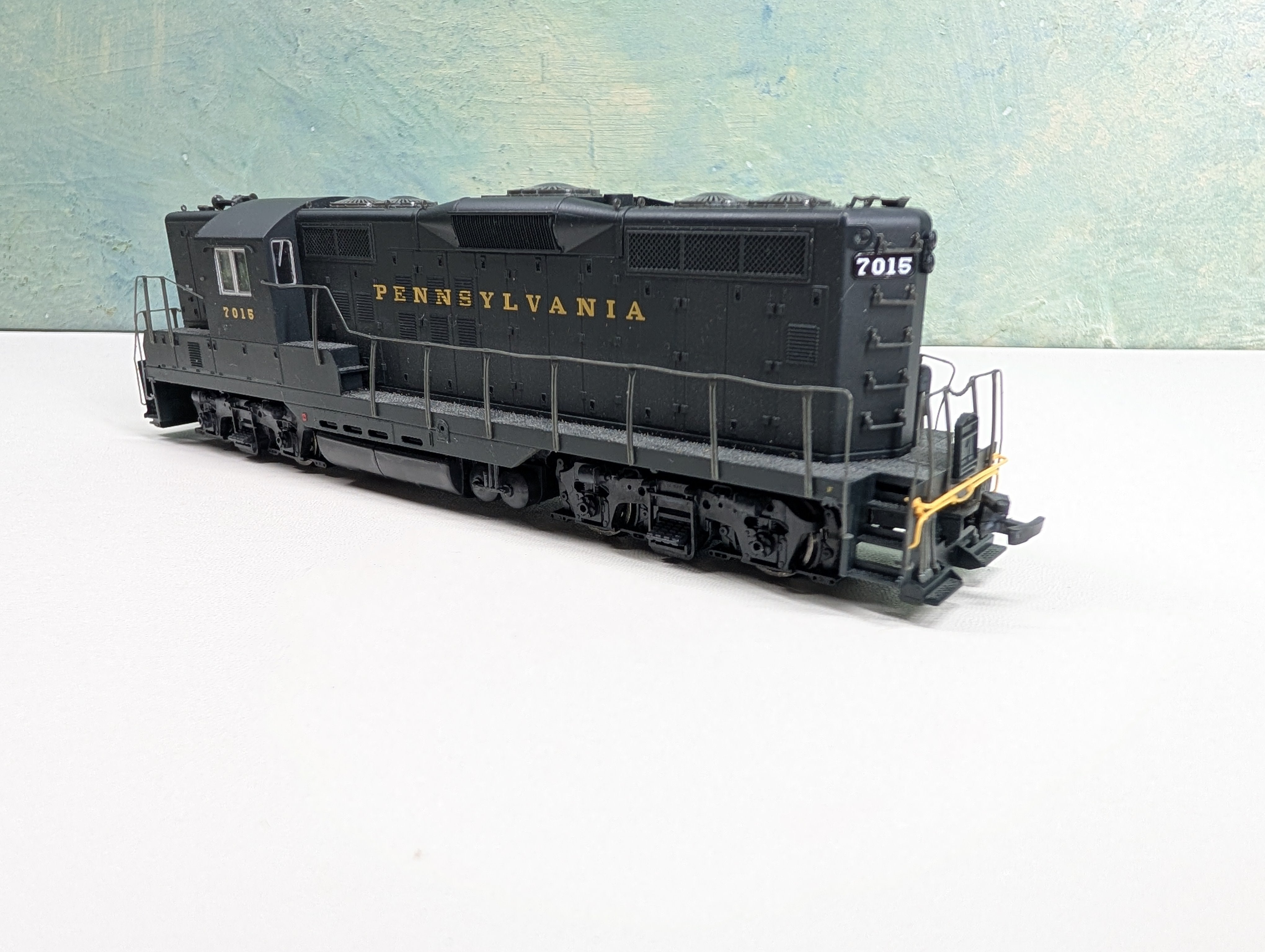 USED Life-Like HO Scale Proto GP9 High Nose Diesel Locomotive Pennsylvania PRR #7015 Parts/Repairs DC