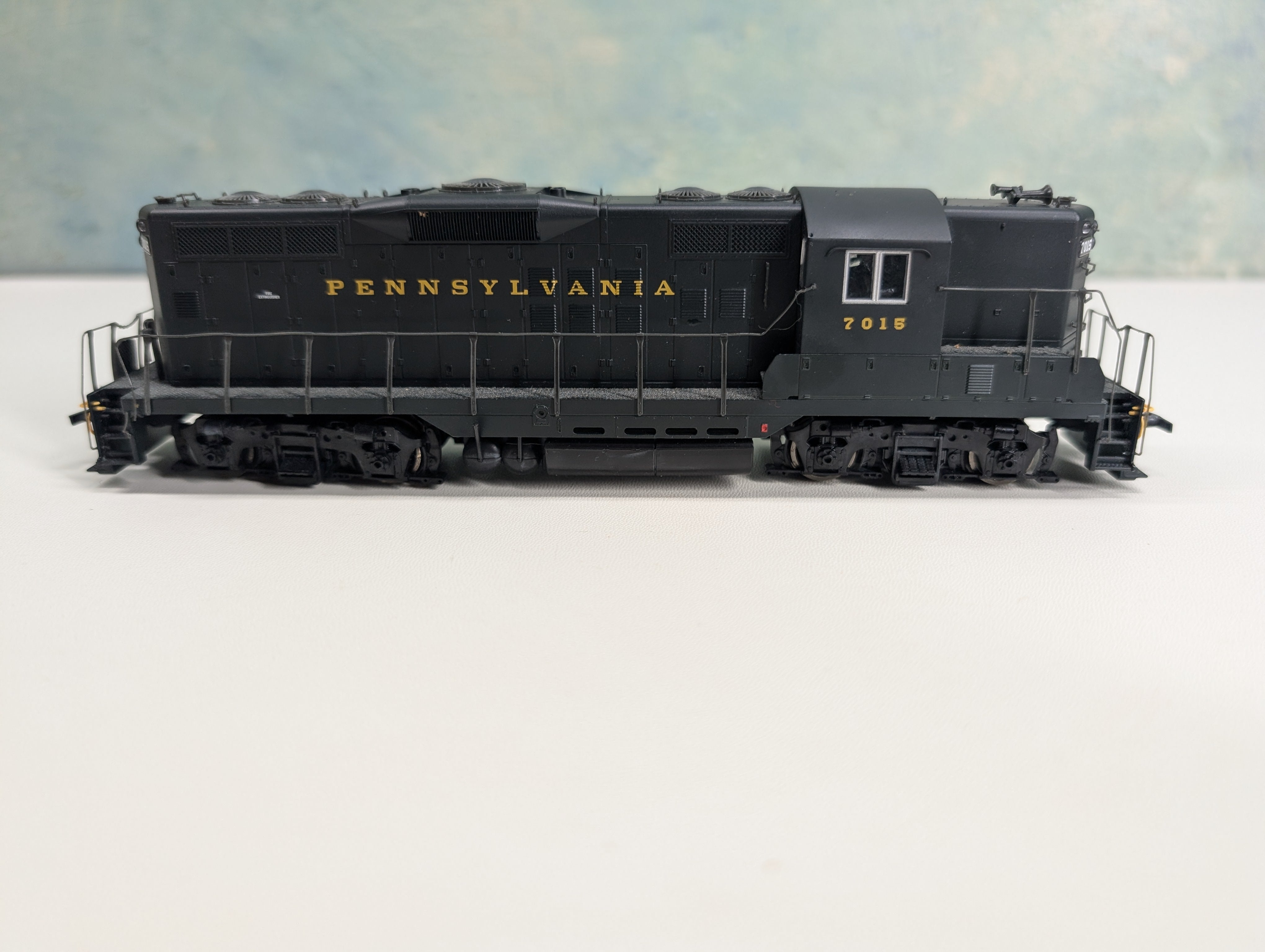 USED Life-Like HO Scale Proto GP9 High Nose Diesel Locomotive Pennsylvania PRR #7015 Parts/Repairs DC