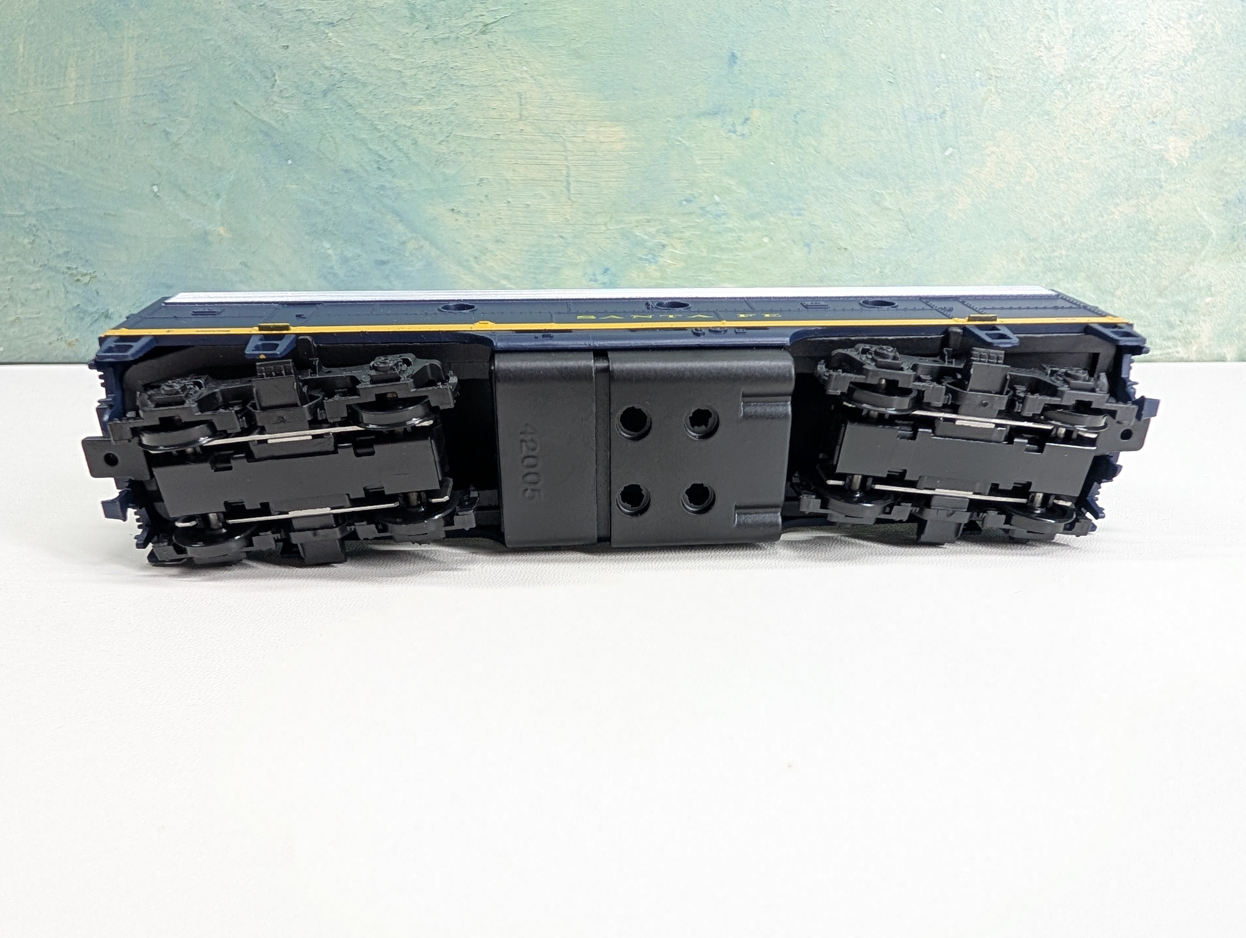 USED Athearn HO Scale Non-Powered F-7B Diesel Locomotive Santa Fe ATSF #269-B