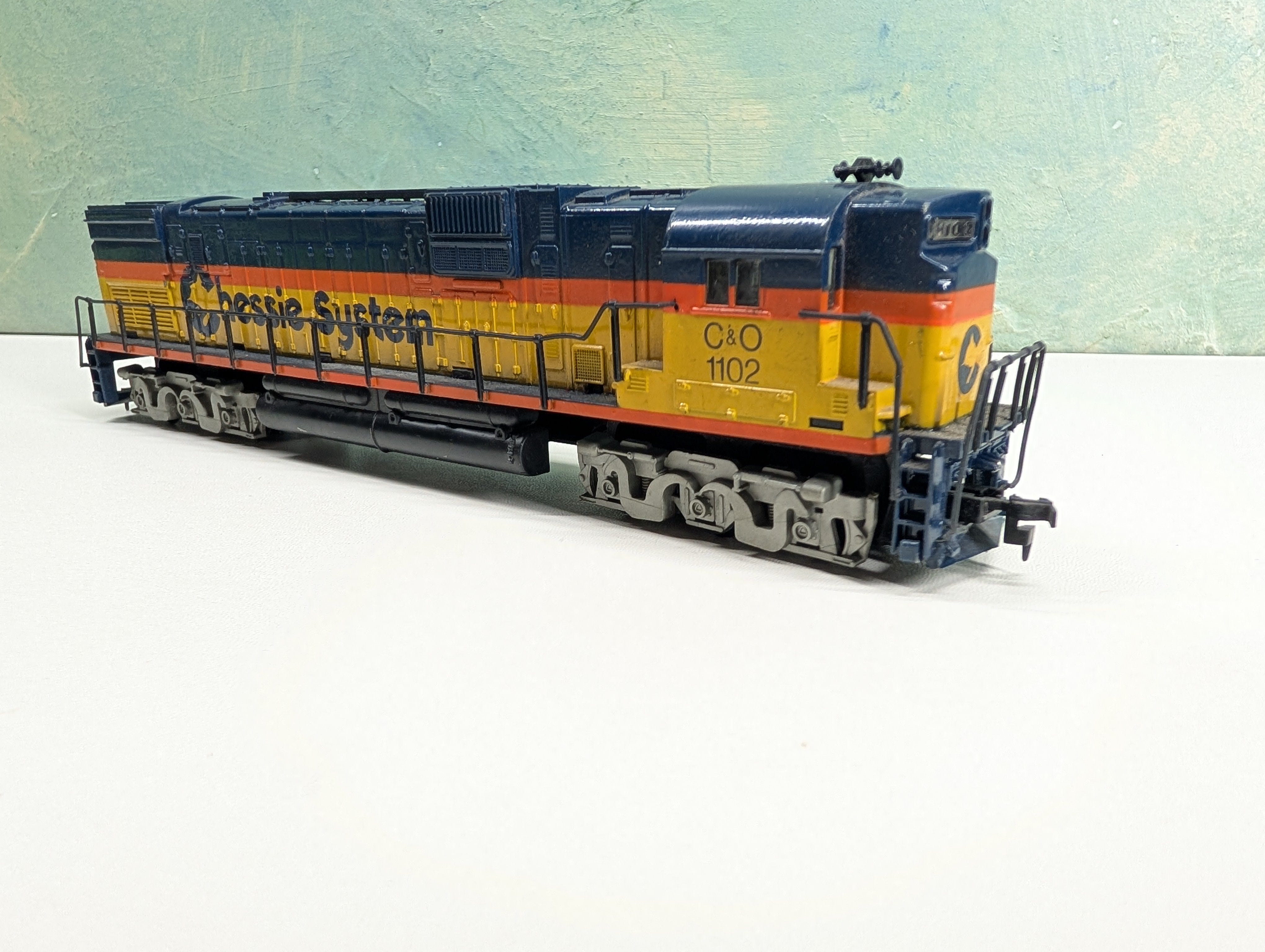 USED Tyco HO Scale Non-Powered Alco C-630 Diesel Locomotive Chessie System C&O #1102