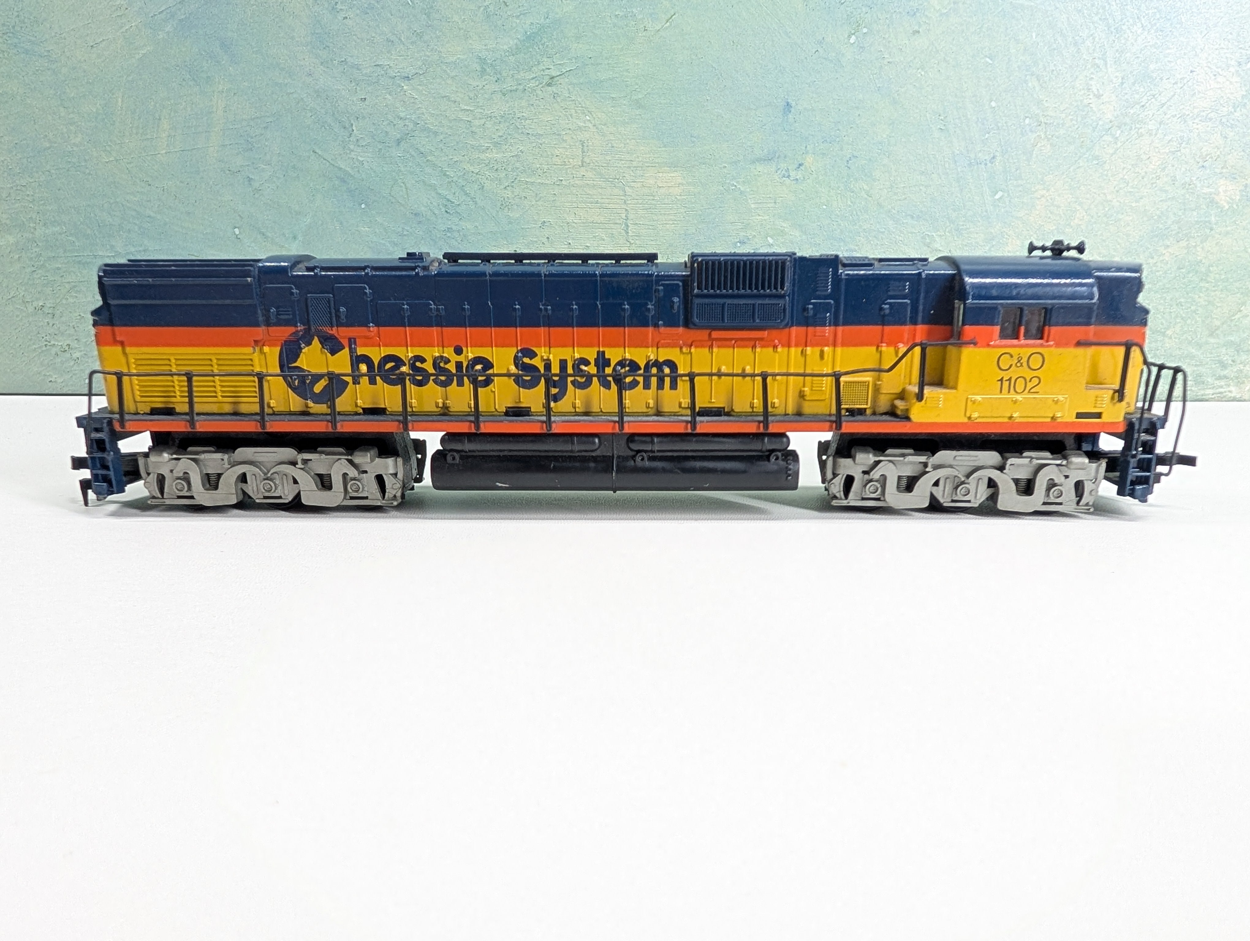 USED Tyco HO Scale Non-Powered Alco C-630 Diesel Locomotive Chessie System C&O #1102