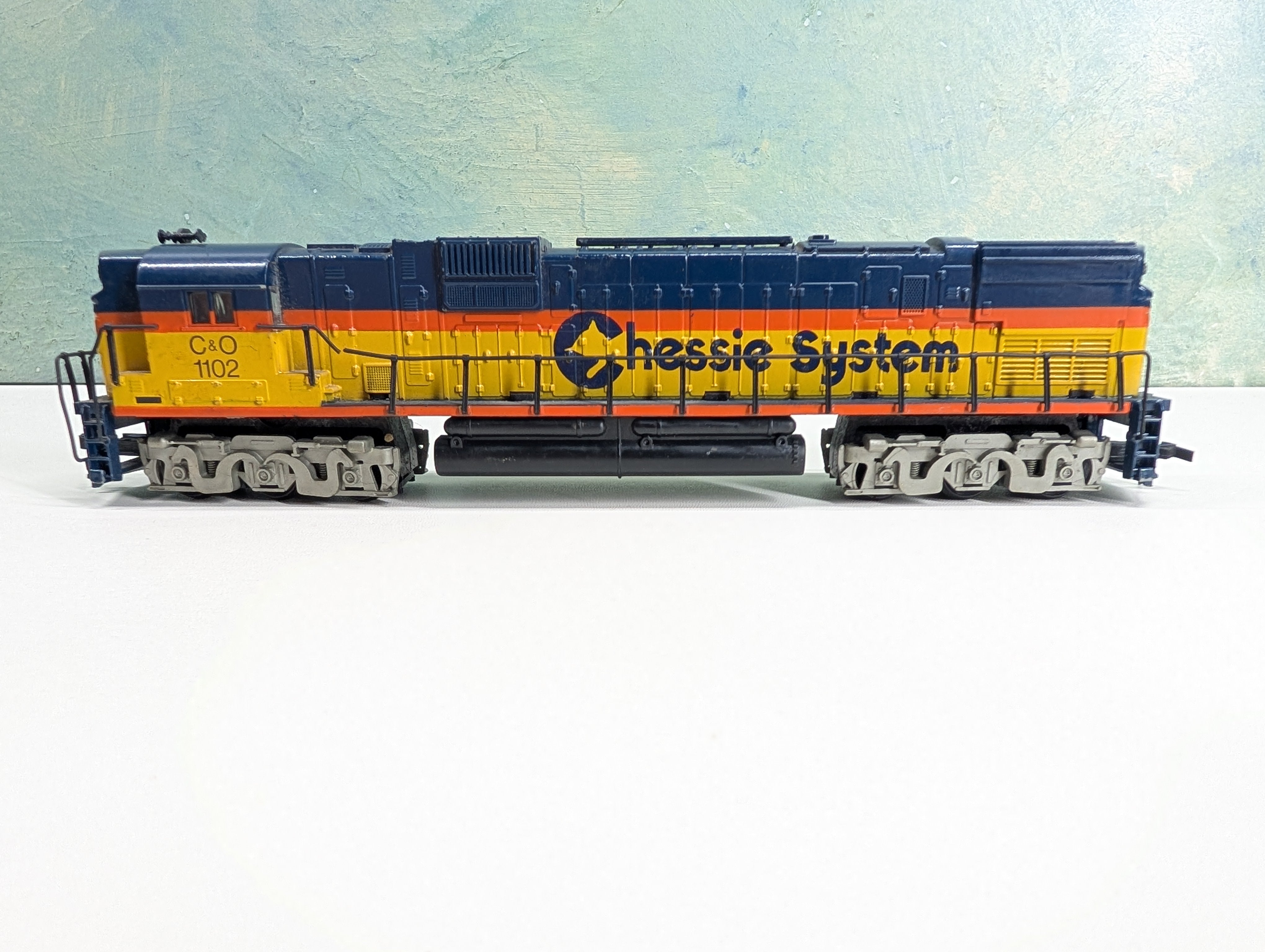 USED Tyco HO Scale Non-Powered Alco C-630 Diesel Locomotive Chessie System C&O #1102