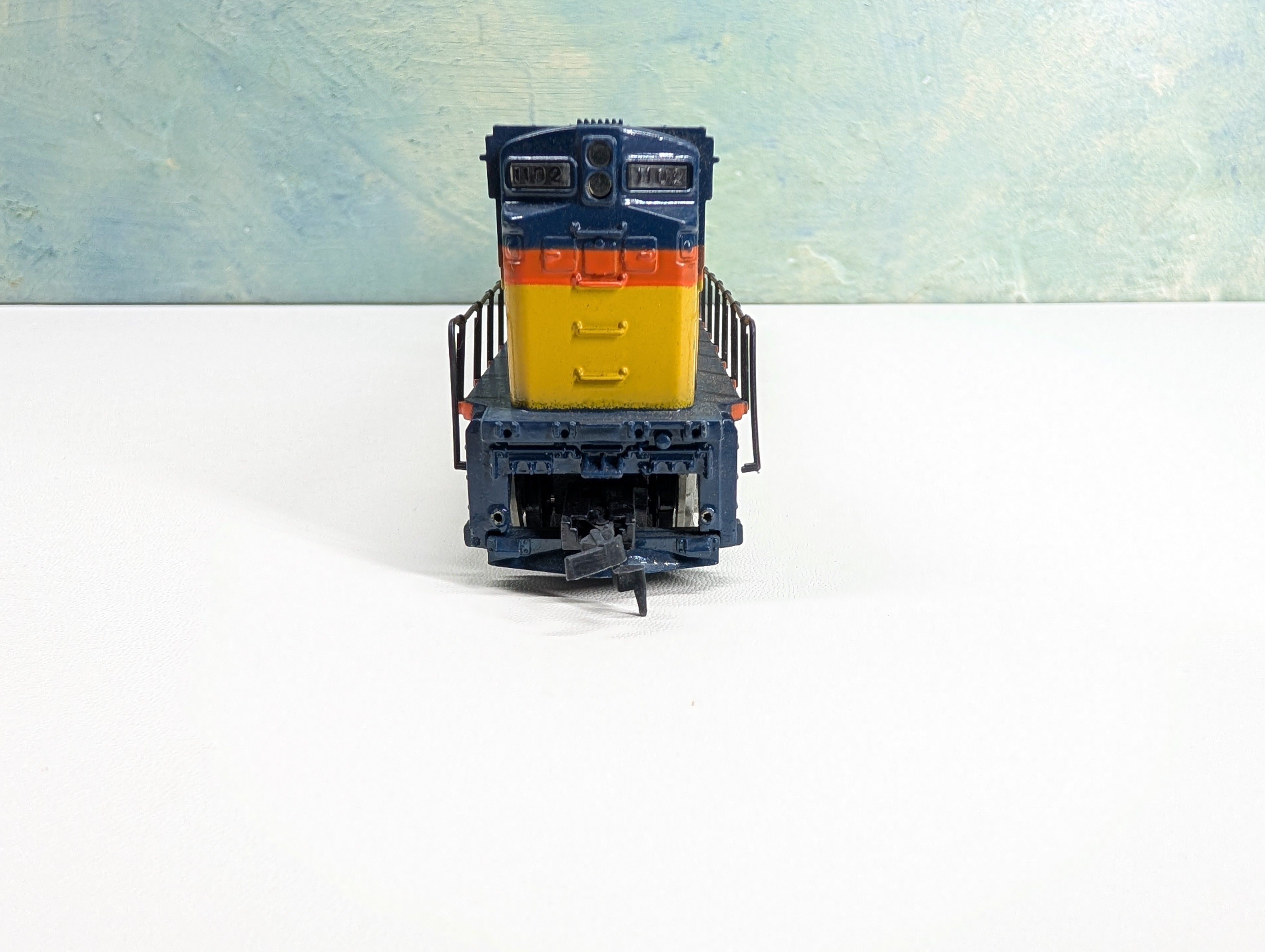 USED Tyco HO Scale Non-Powered Alco C-630 Diesel Locomotive Chessie System C&O #1102