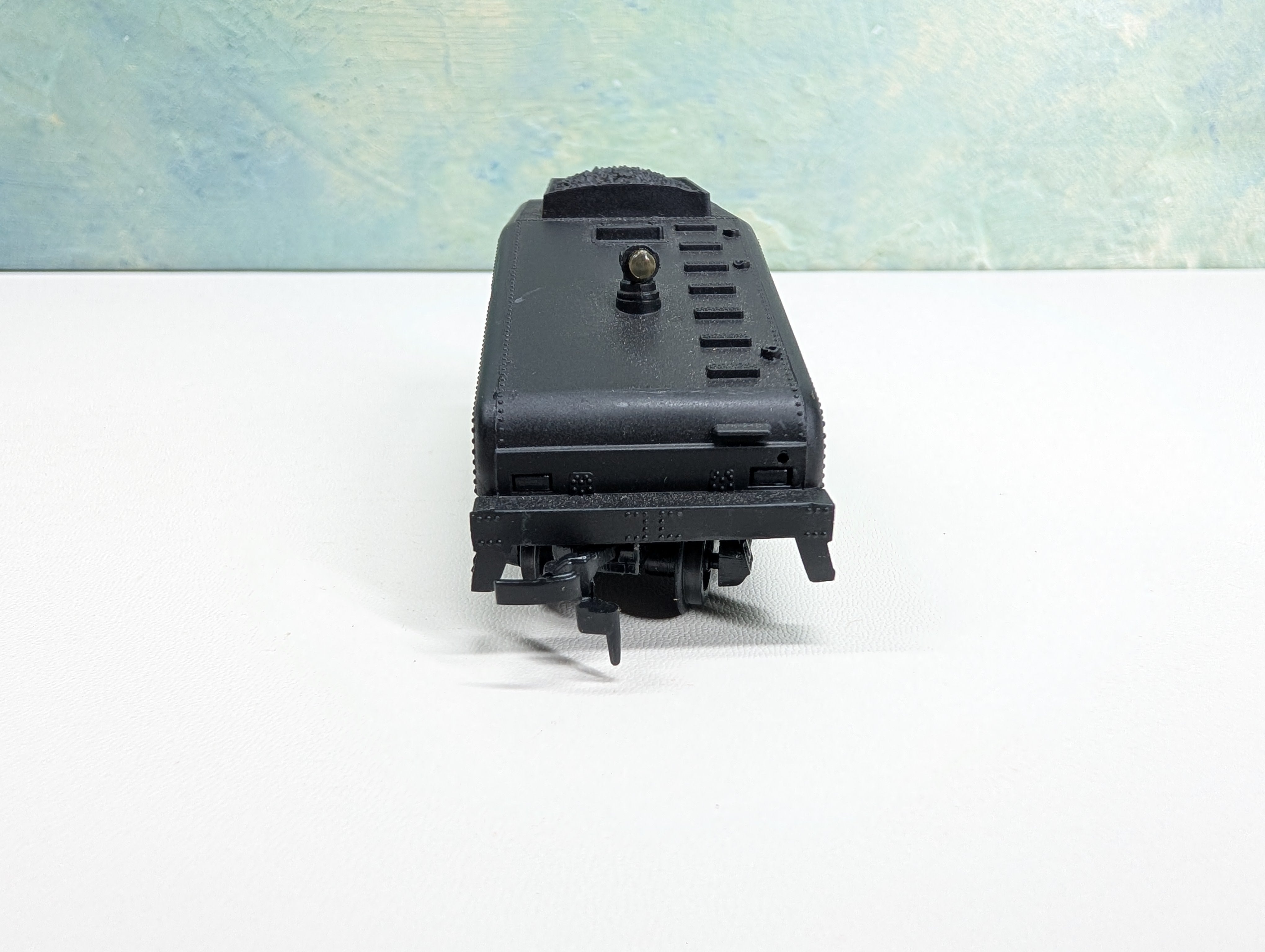 USED HO Scale Non-Powered Sloped Tender Southern
