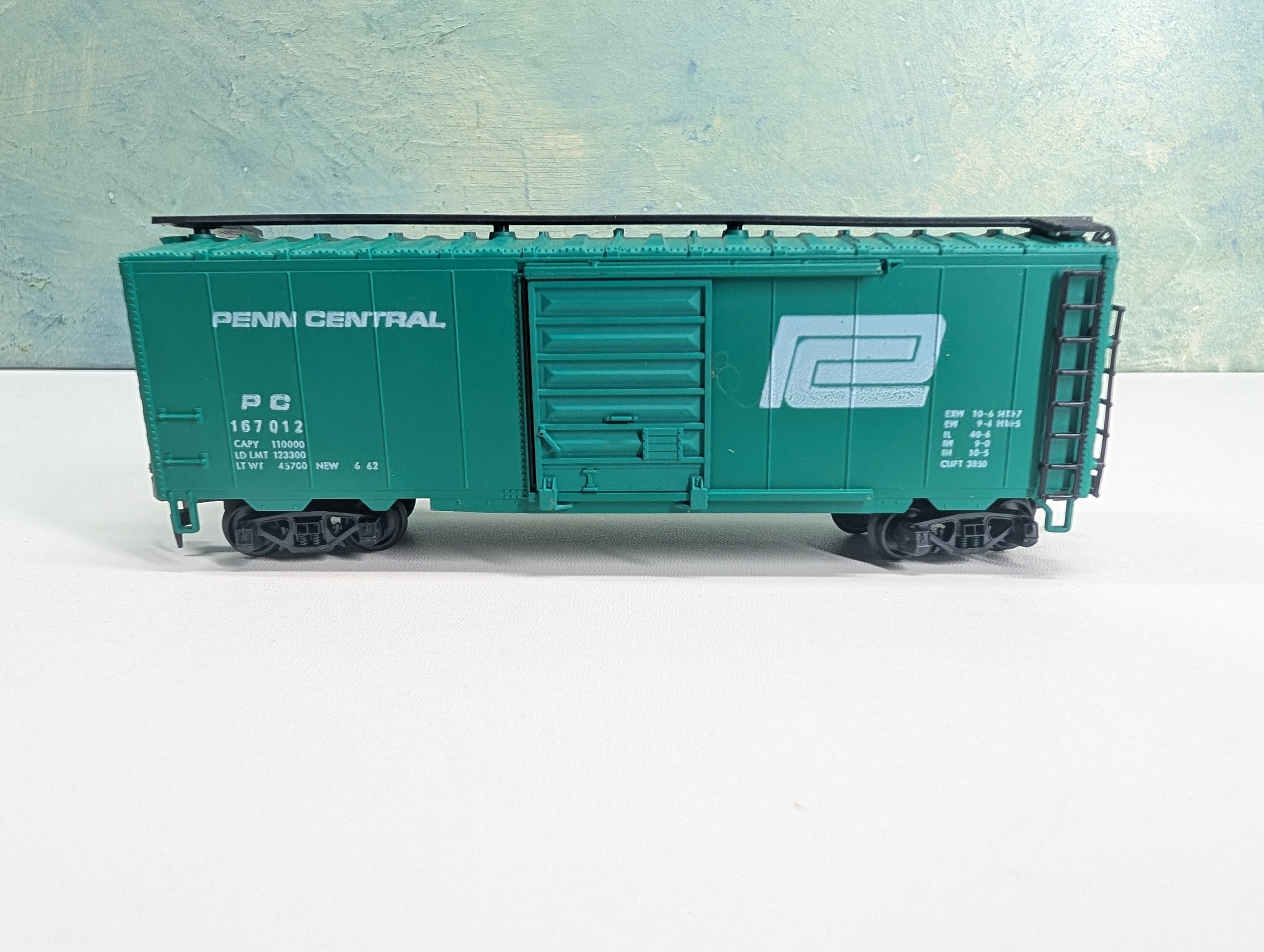 USED ROCO HO Scale 40' Box Car Penn Central PC #167012