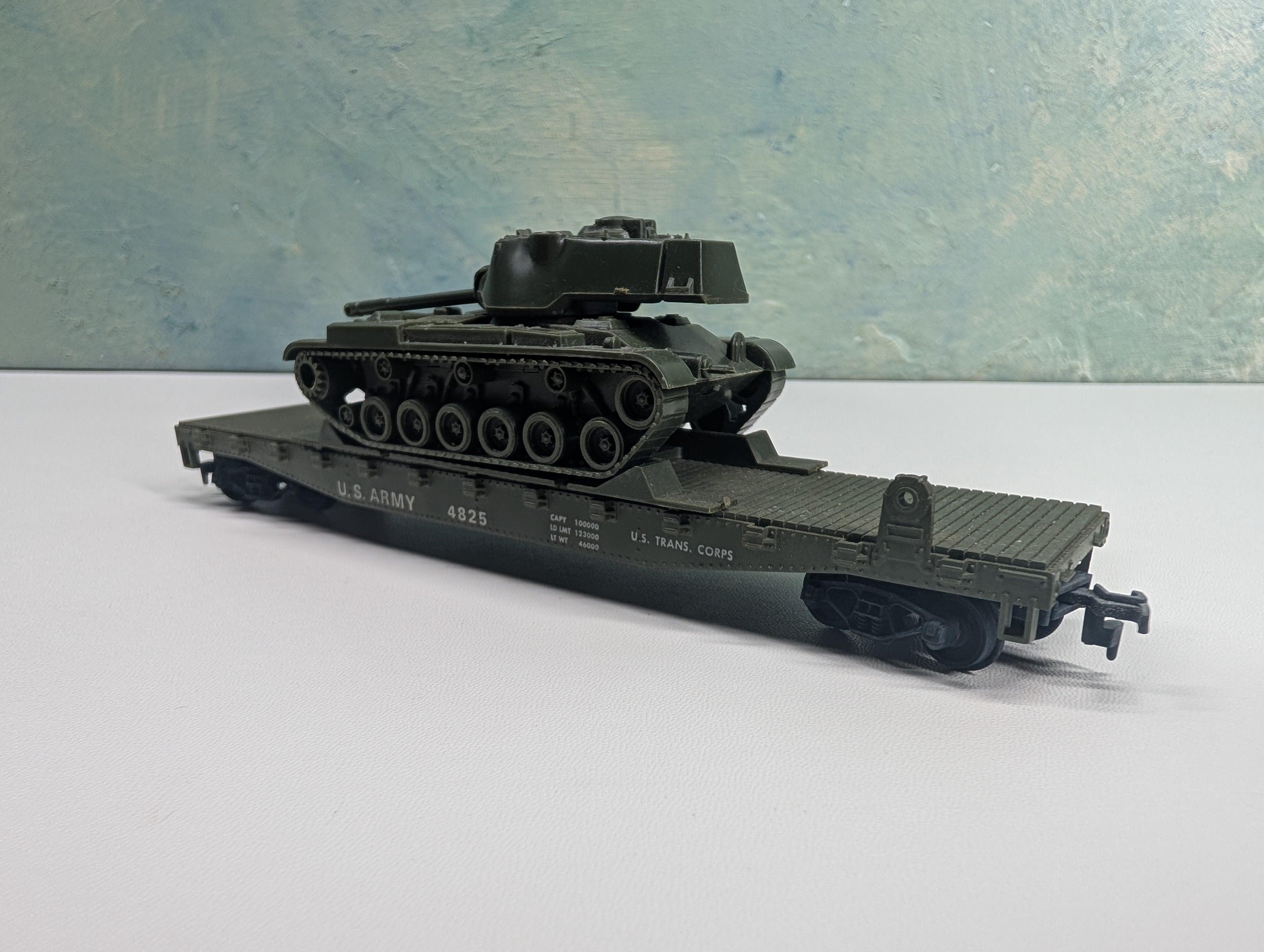 USED Cox HO Scale 50' Flat Car w/ Tank US Army 4825