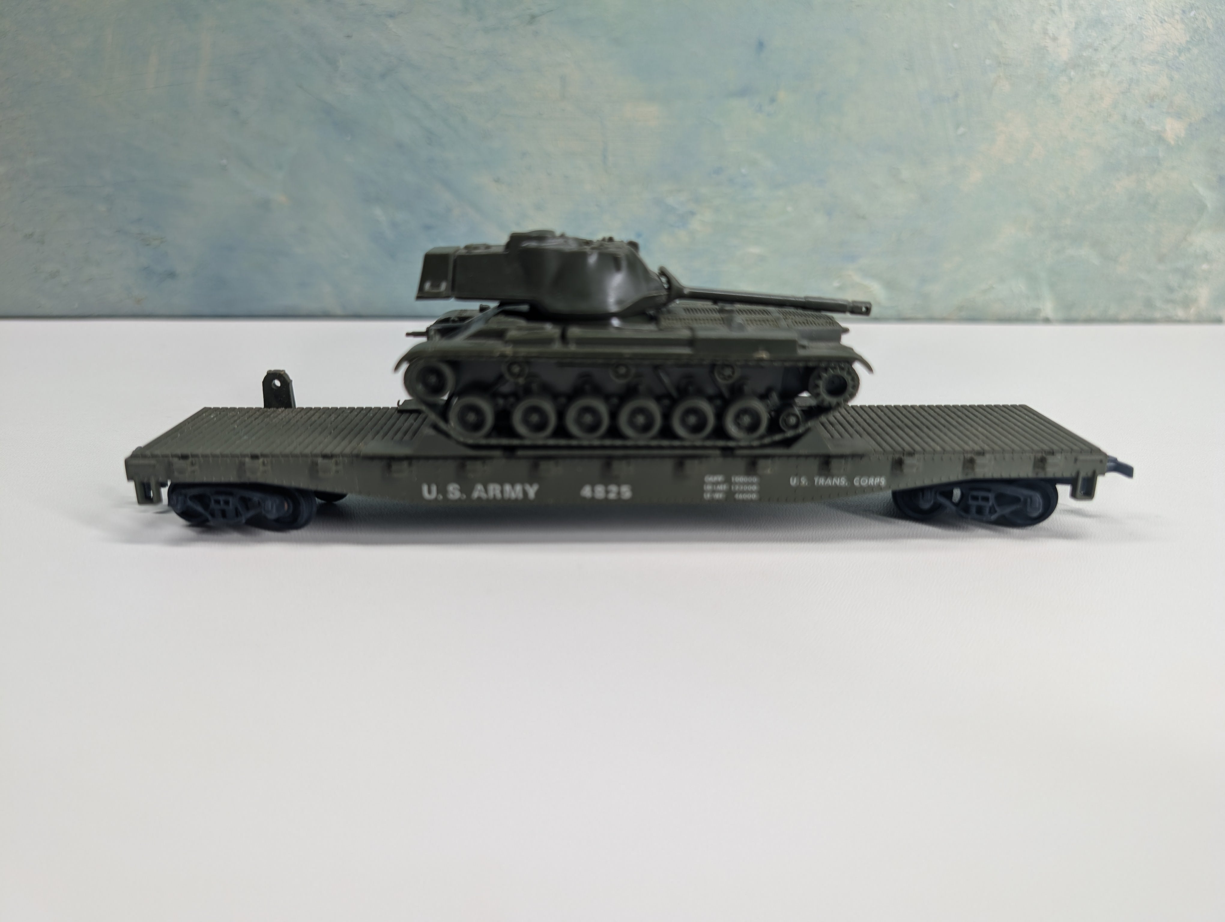 USED Cox HO Scale 50' Flat Car w/ Tank US Army 4825