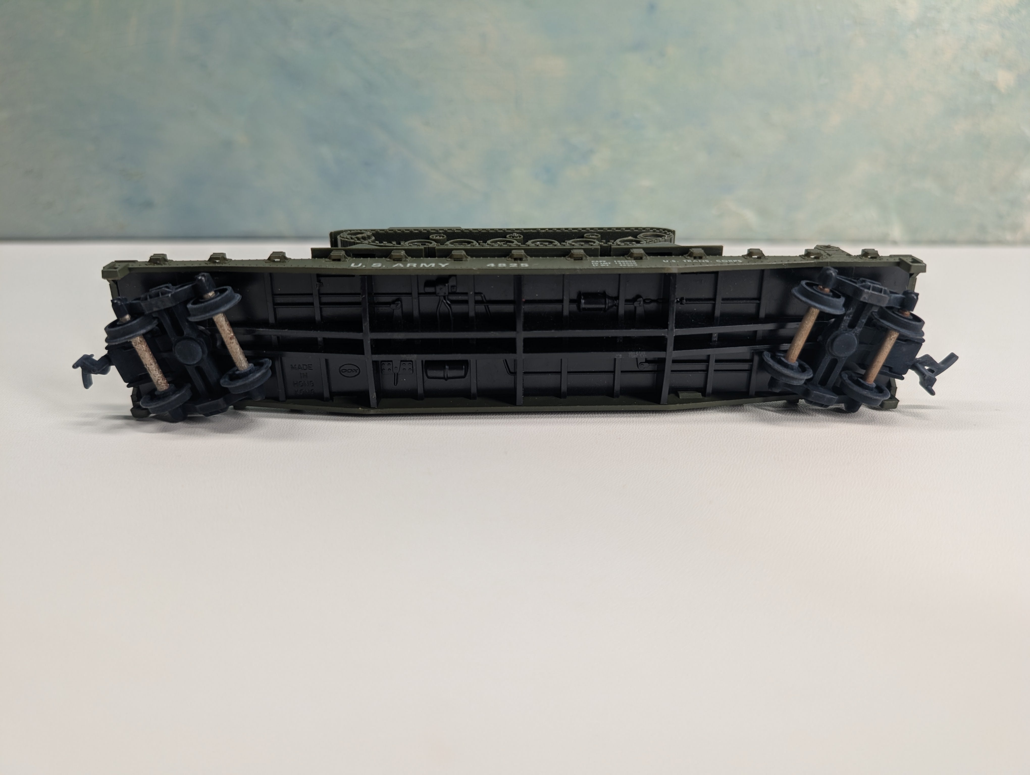 USED Cox HO Scale 50' Flat Car w/ Tank US Army 4825