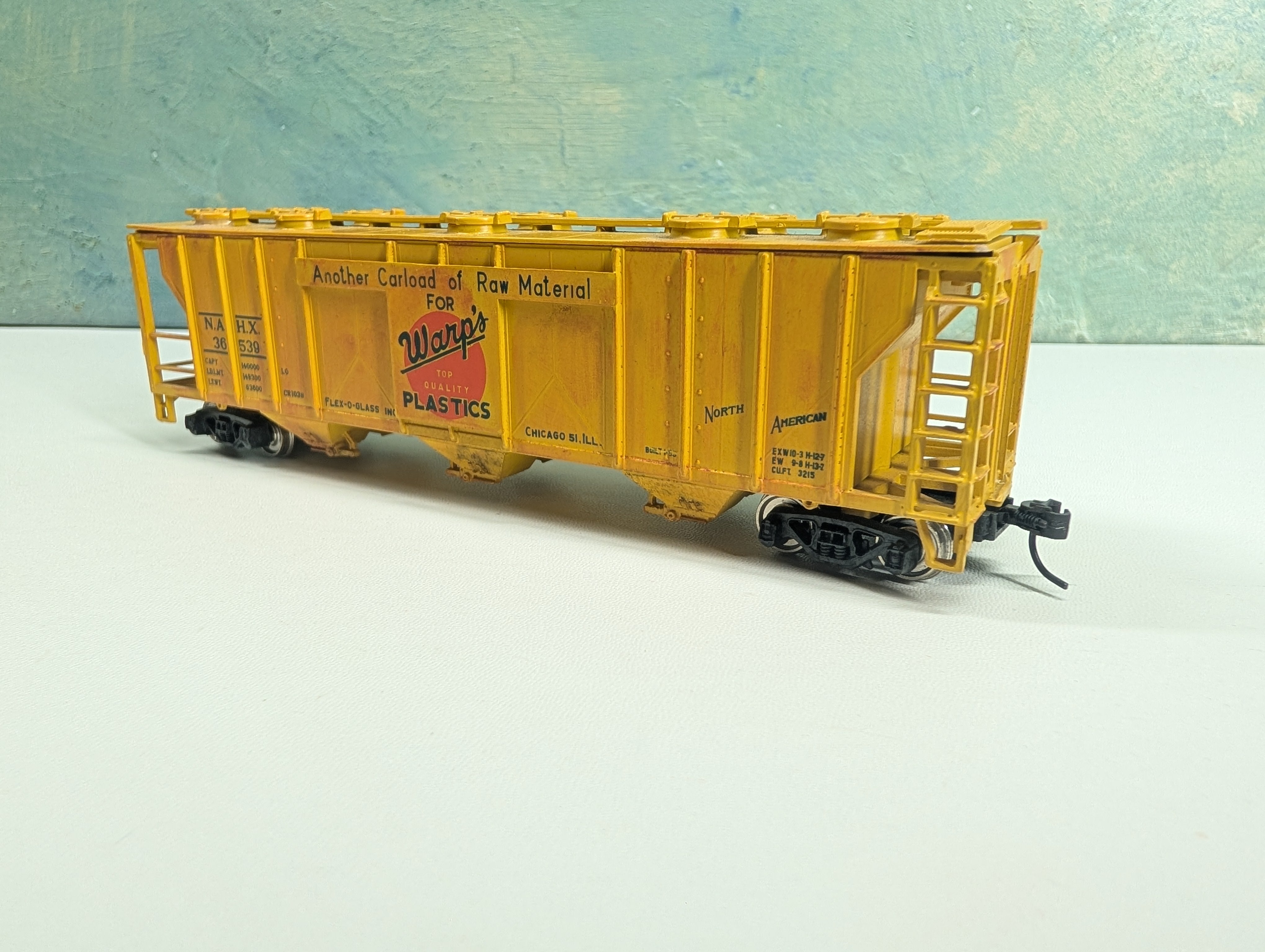 USED AHM HO Scale 3 Bay Covered Hopper Warp's Plastics NAHX #36539 Weathered, Metal Wheels