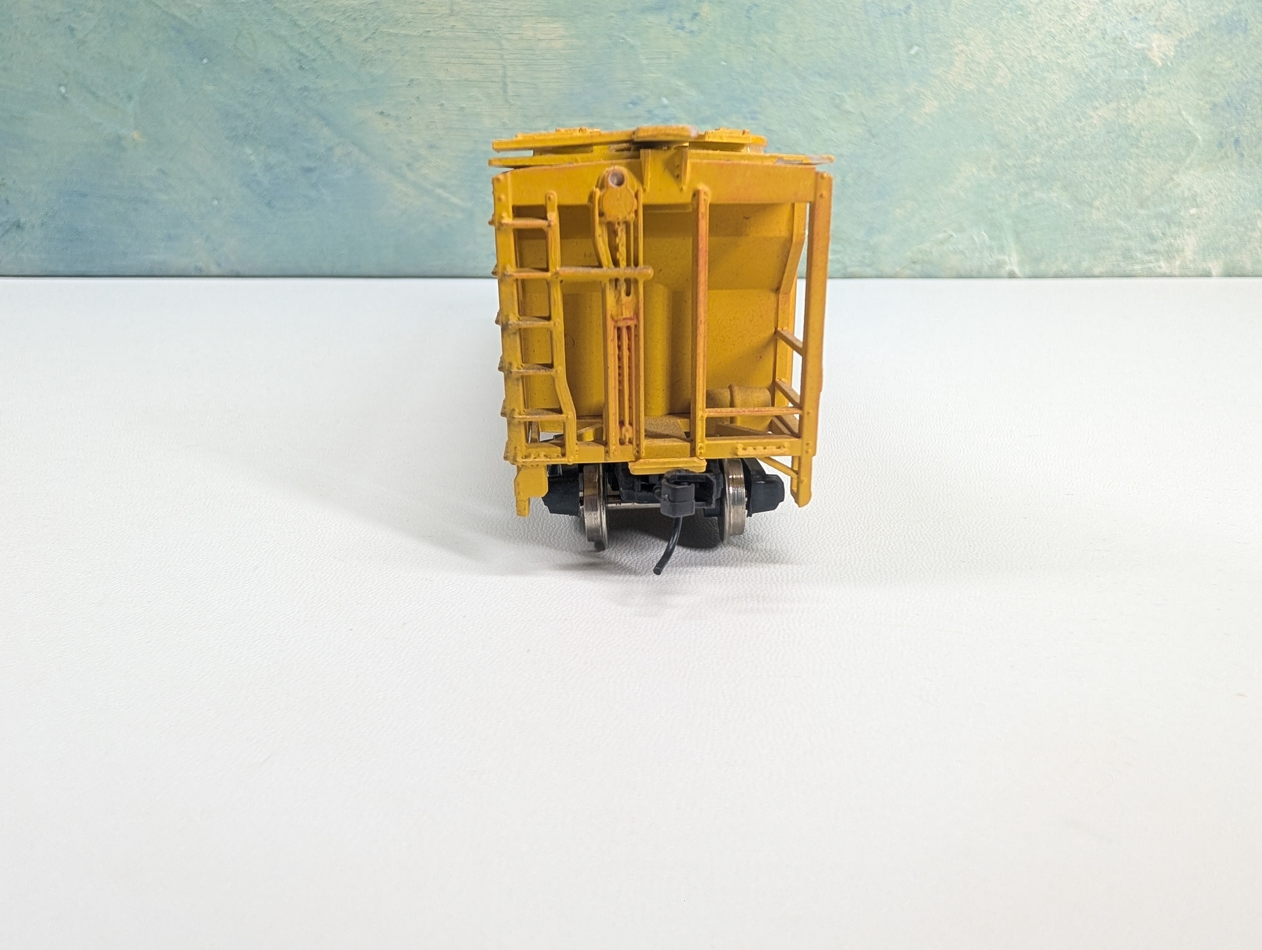 USED AHM HO Scale 3 Bay Covered Hopper Warp's Plastics NAHX #36539 Weathered, Metal Wheels