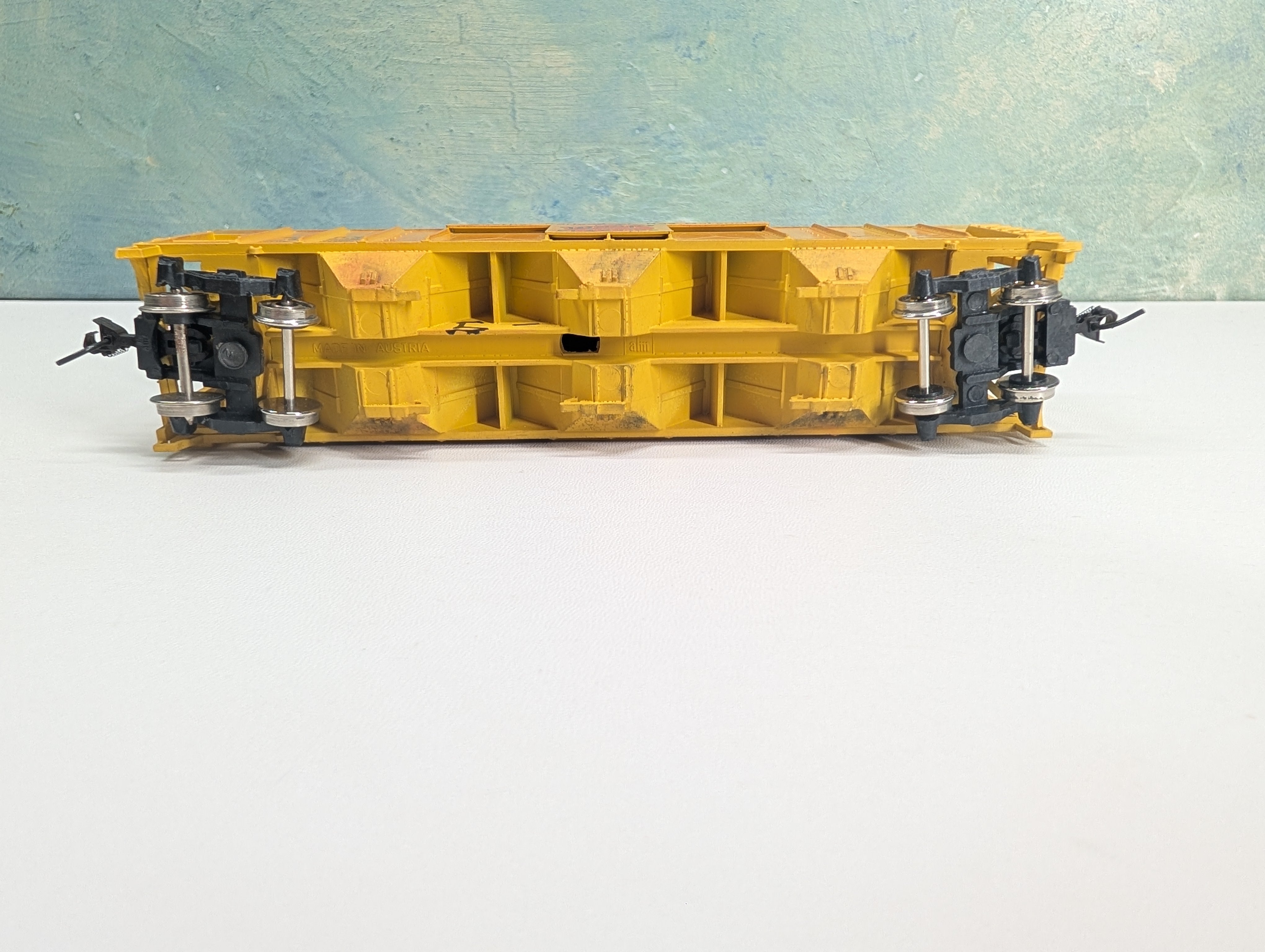 USED AHM HO Scale 3 Bay Covered Hopper Warp's Plastics NAHX #36539 Weathered, Metal Wheels