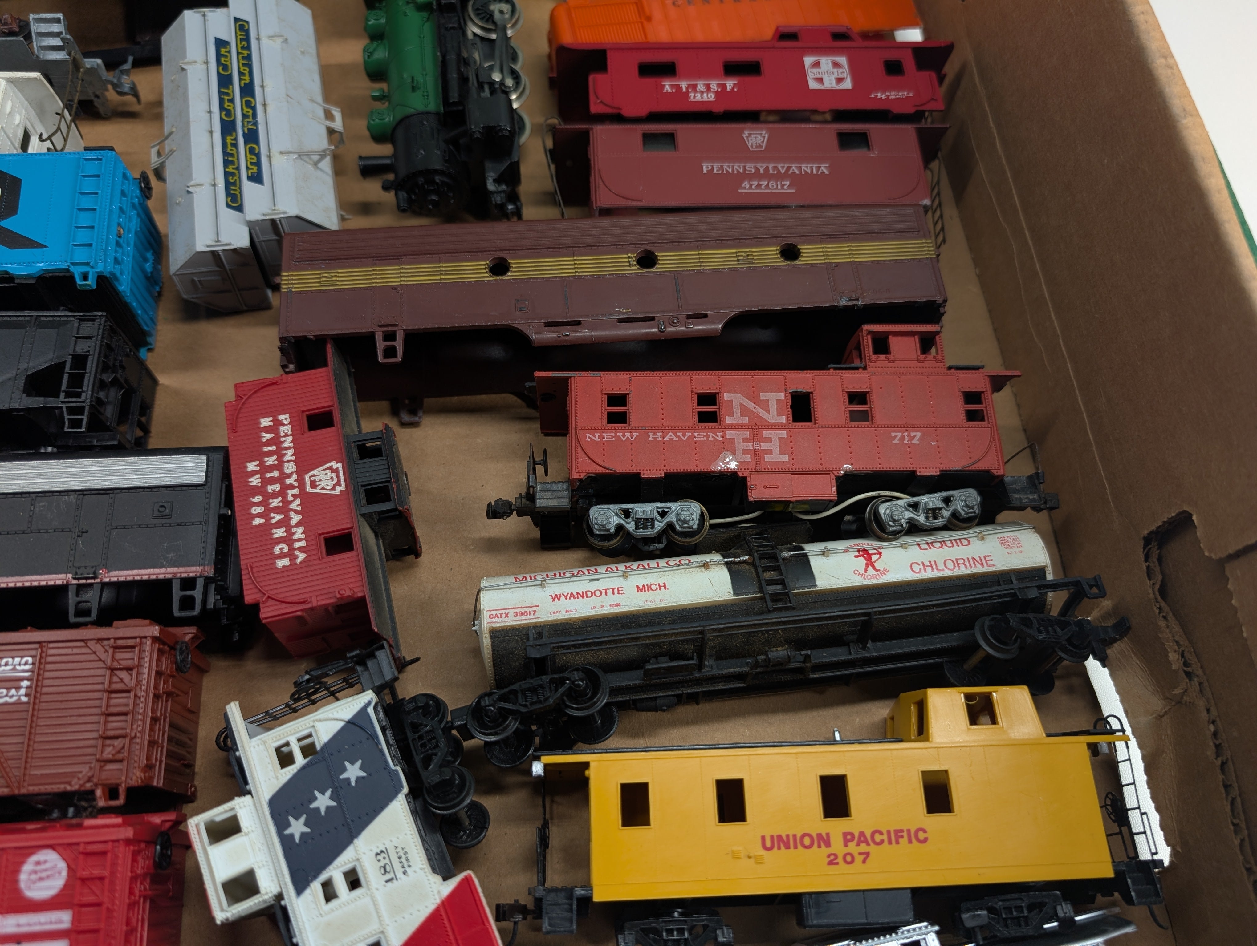 USED HO Scale Lot of Parts/Repairs Steam Locomotive, Box Cars, Crane +more