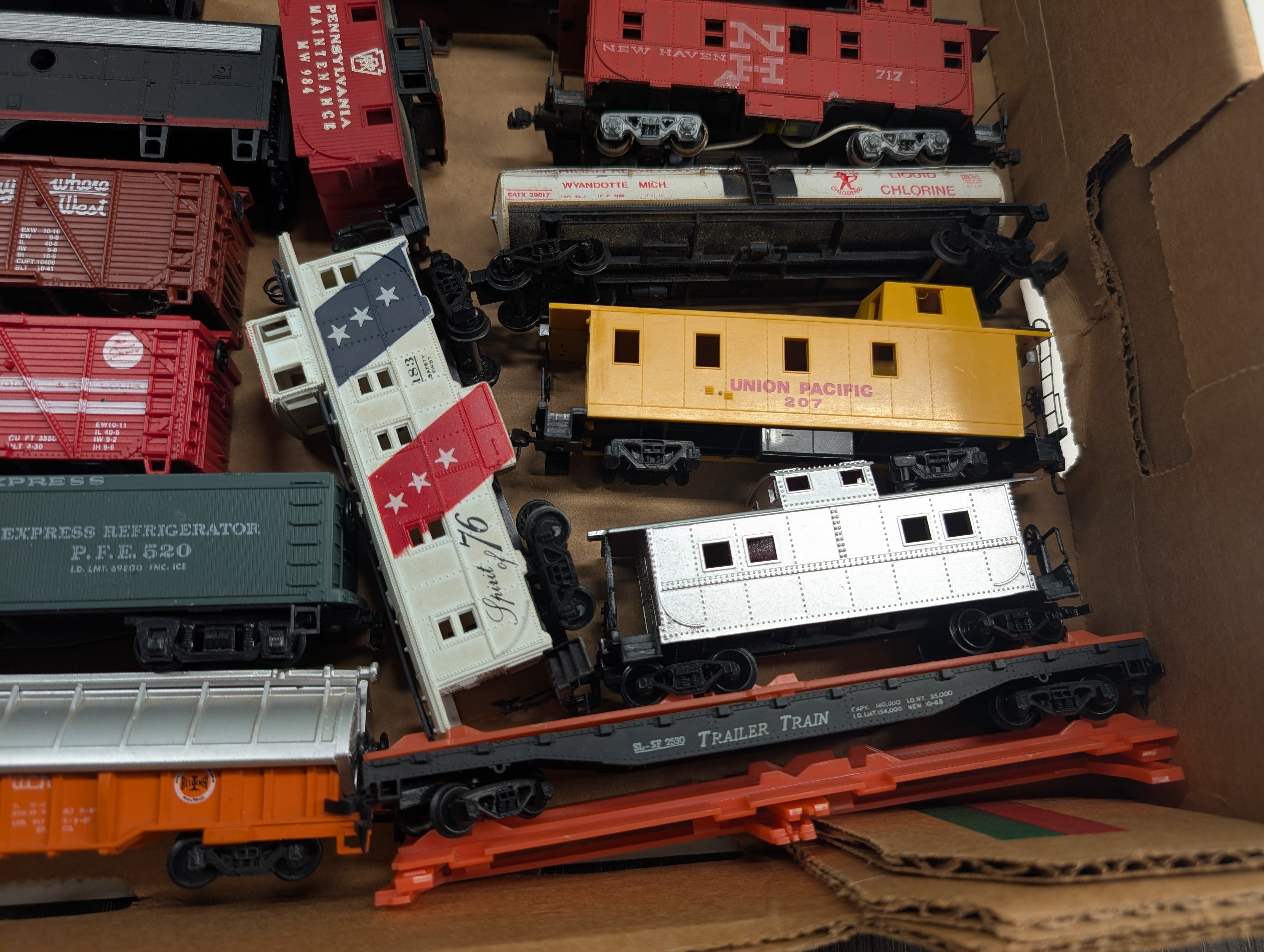 USED HO Scale Lot of Parts/Repairs Steam Locomotive, Box Cars, Crane +more