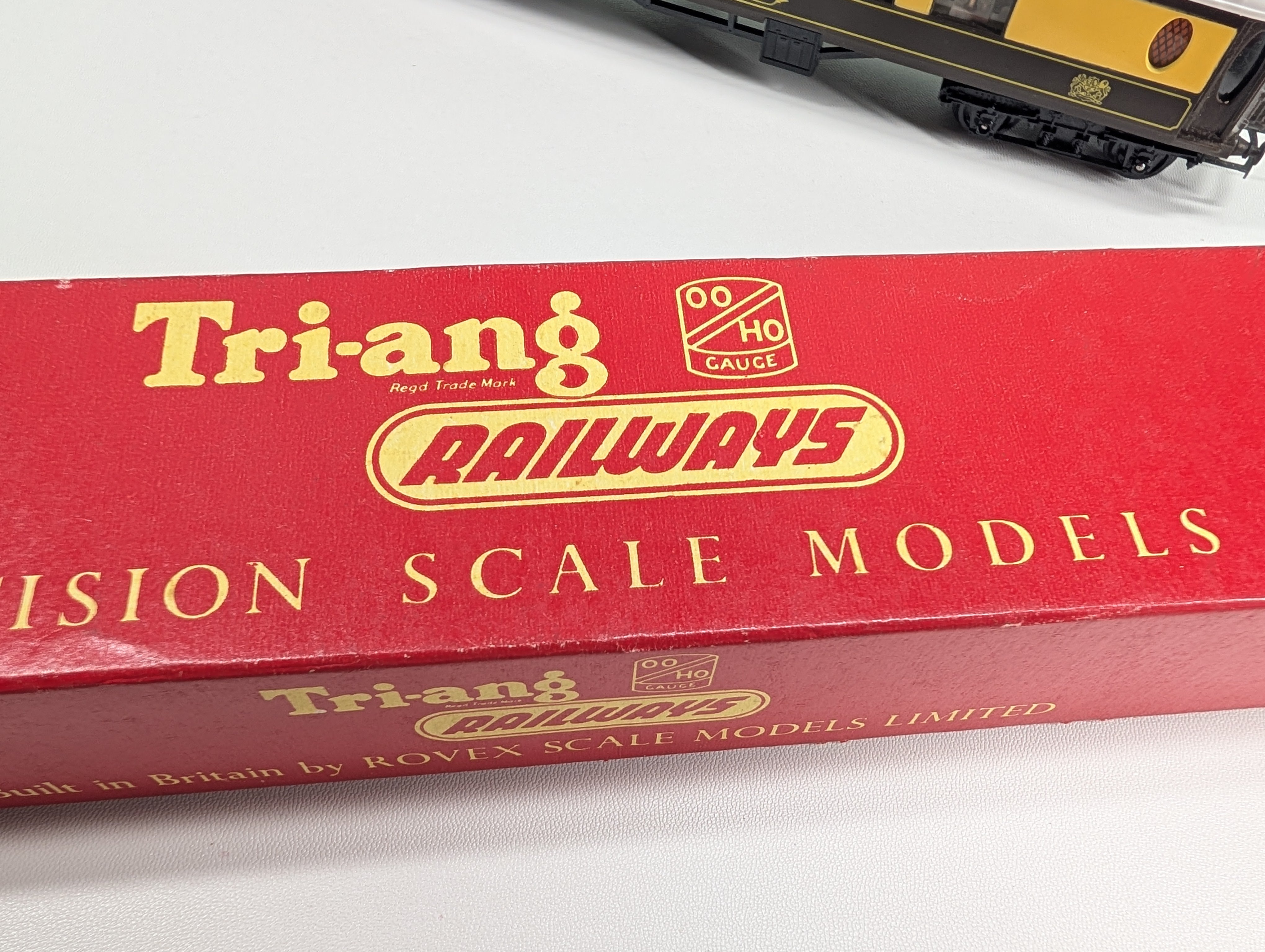 USED Tri-Ang R228 HO Scale OO First Class Passenger Car, White Top Anne w/ Detailed Interiors