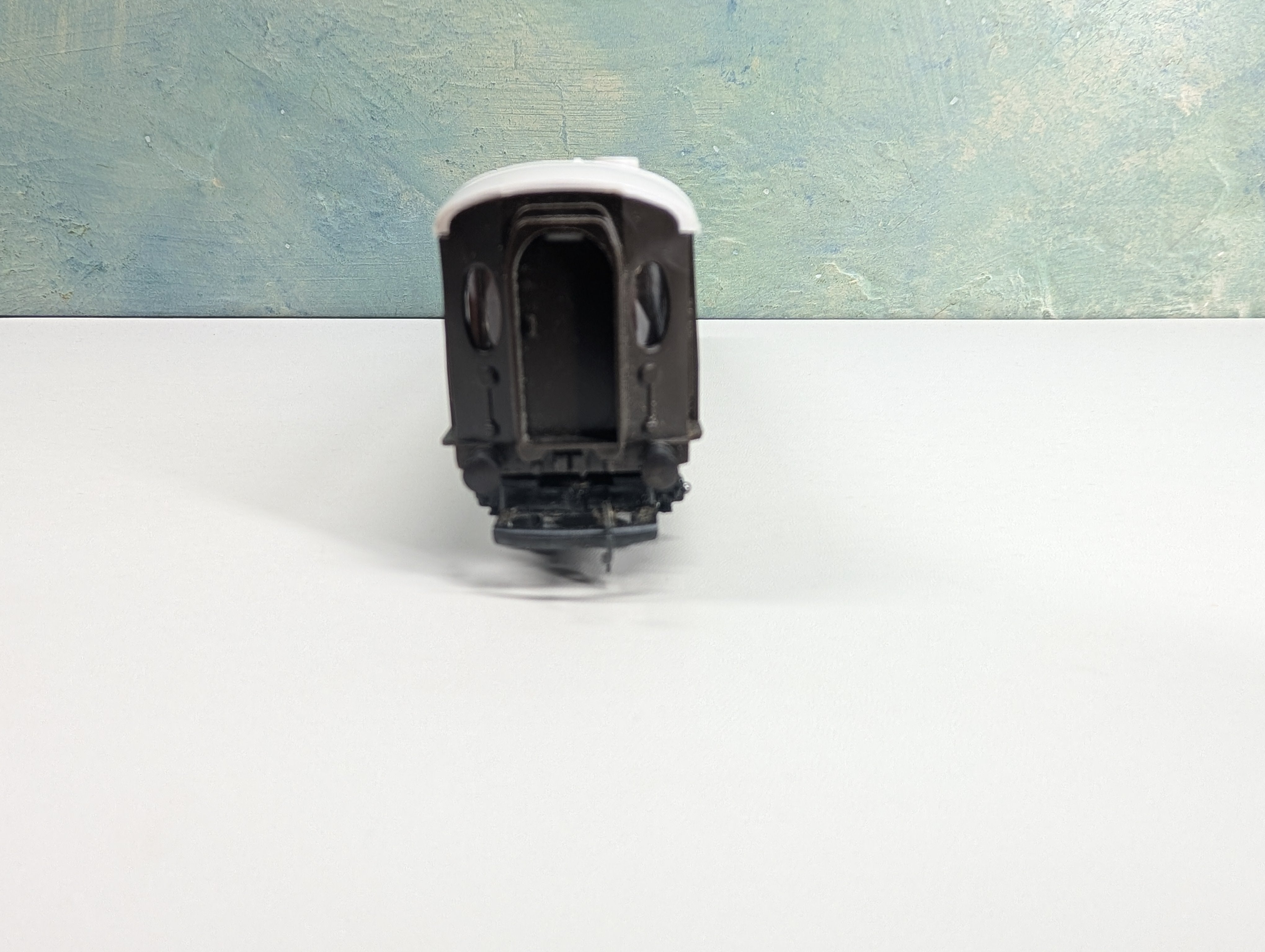 USED Tri-Ang R228 HO Scale OO First Class Passenger Car, White Top Anne w/ Detailed Interiors