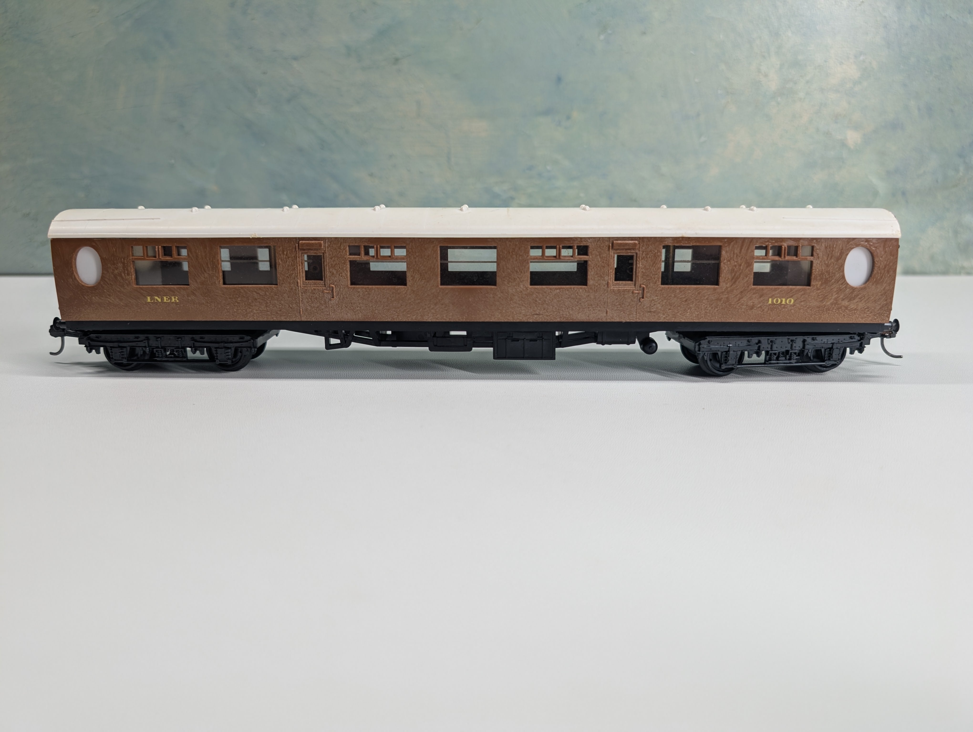 USED Tri-Ang R745 HO Scale OO Full 3rd Coach Passenger Car LNER #1010