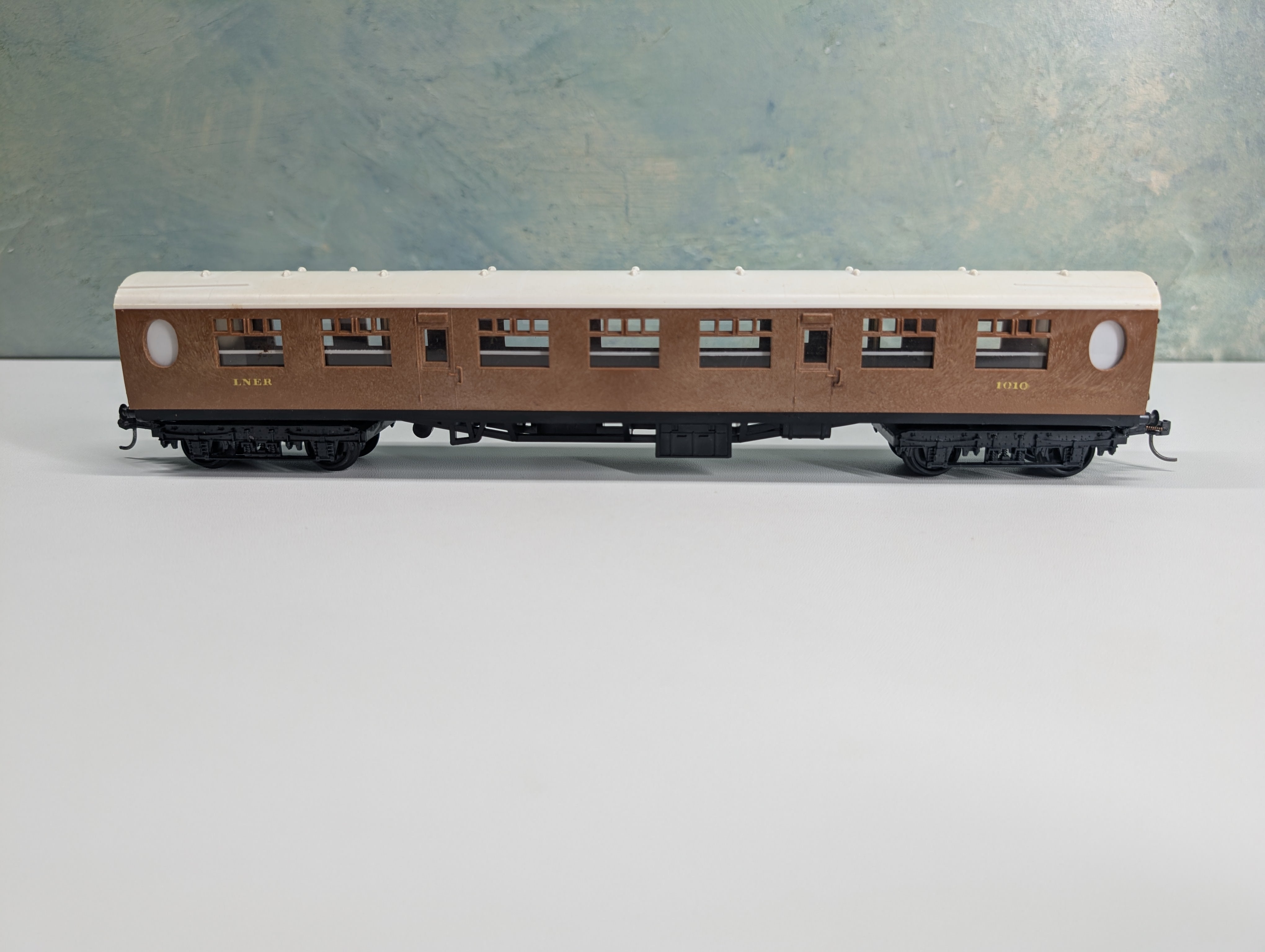 USED Tri-Ang R745 HO Scale OO Full 3rd Coach Passenger Car LNER #1010