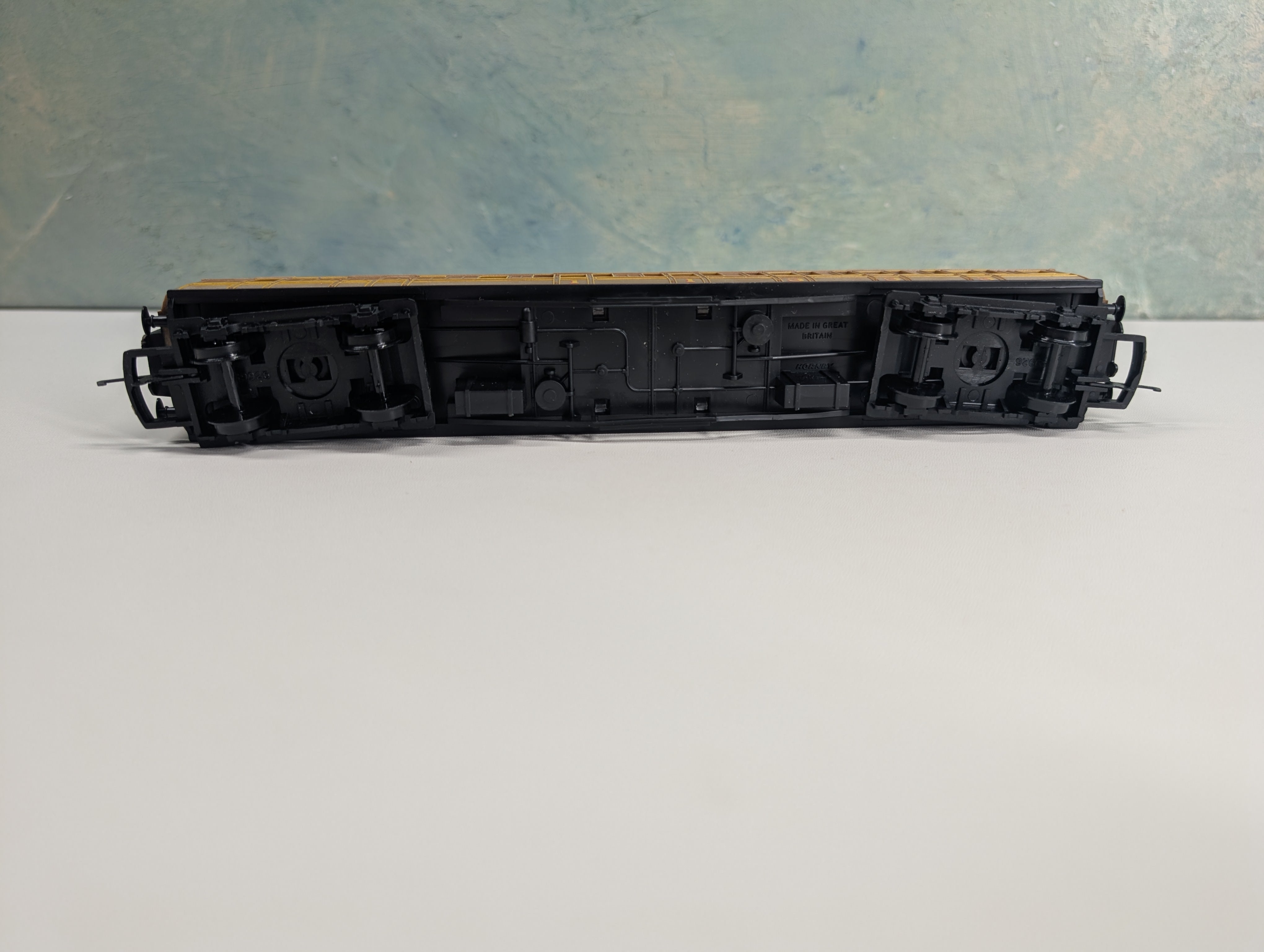 USED Hornby R4063 HO Scale OO Brake Composite Coach Passenger Car LNER #5547