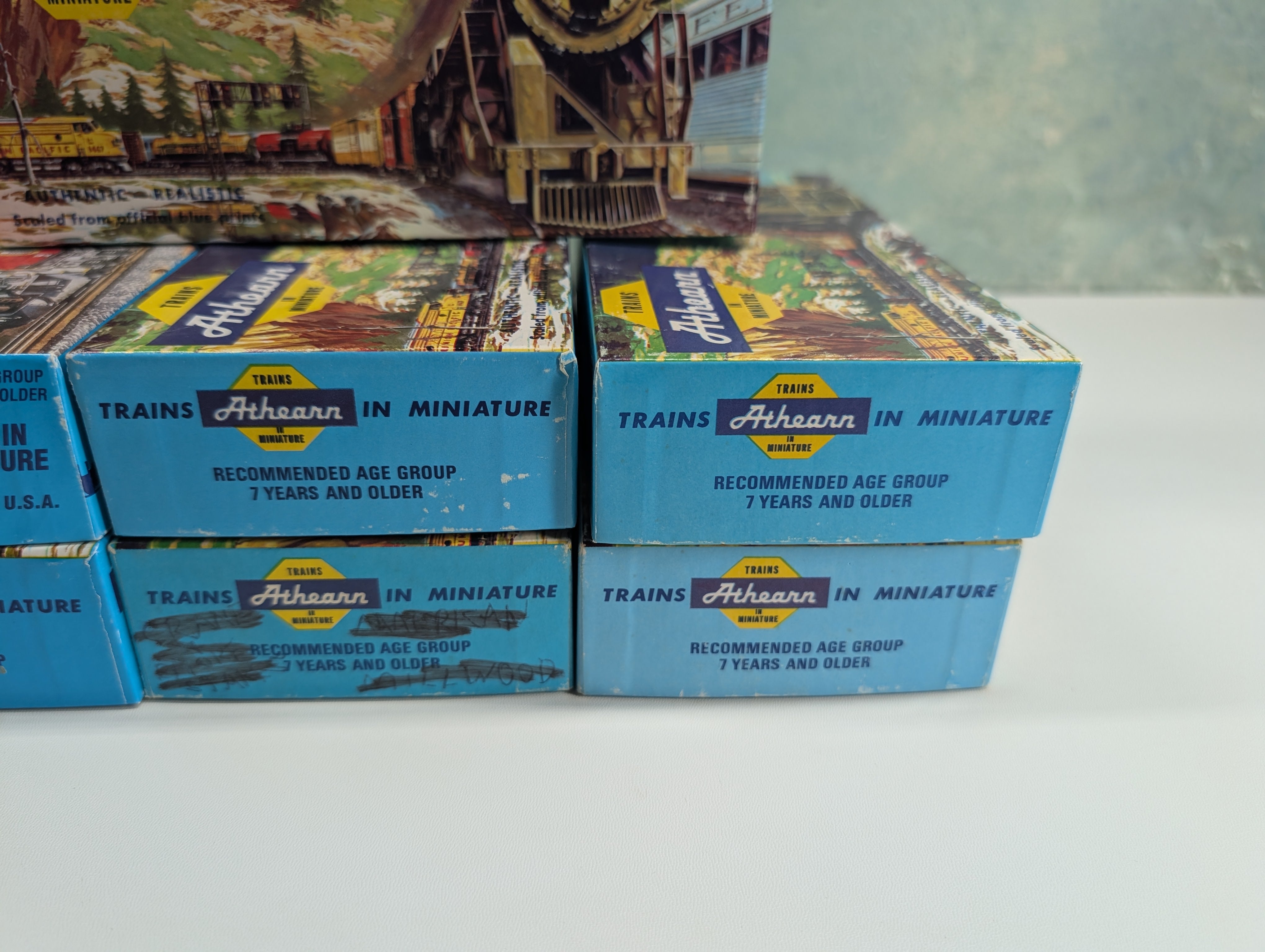 USED Athearn HO Scale Lot of Empty Train Boxes for Storage (8 pcs)
