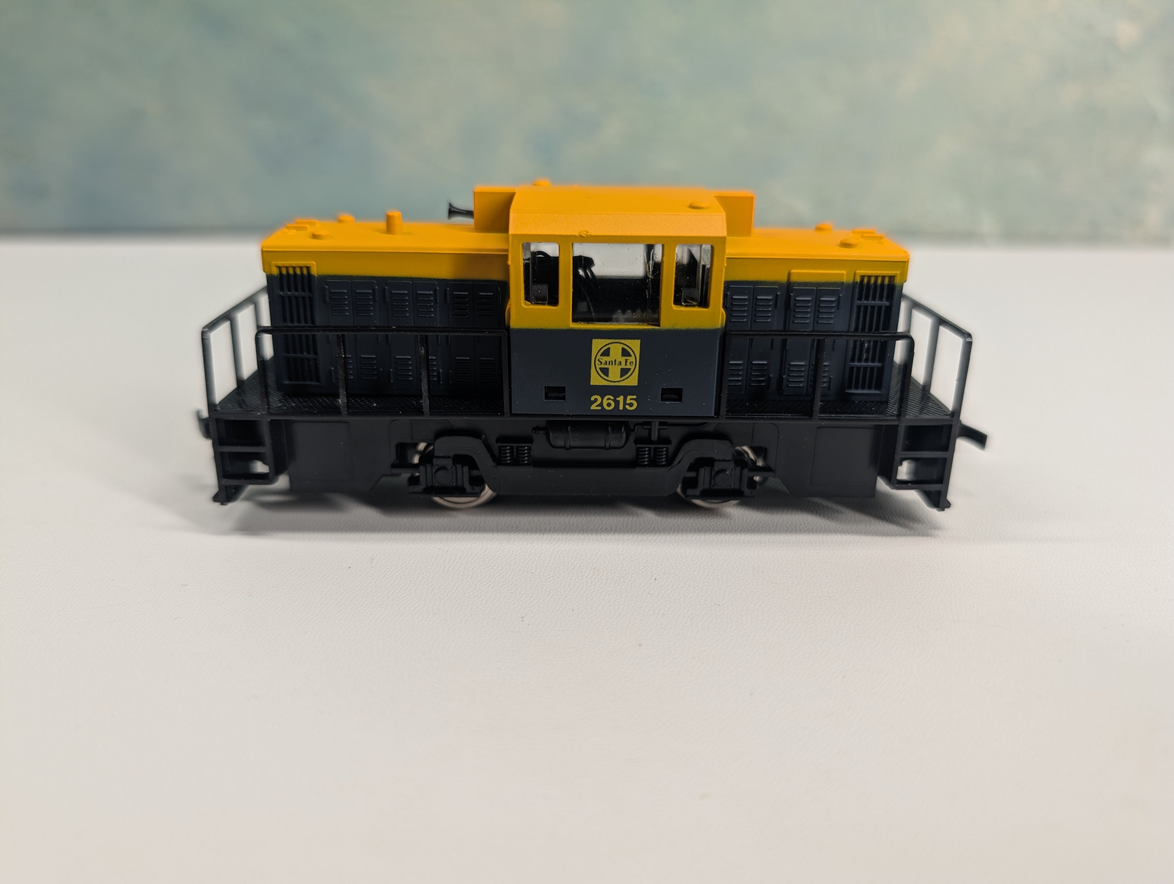 USED IHC HO Scale M502 Center Cab Diesel Switcher Locomotive Santa Fe ATSF #2615 Runs Great! DC