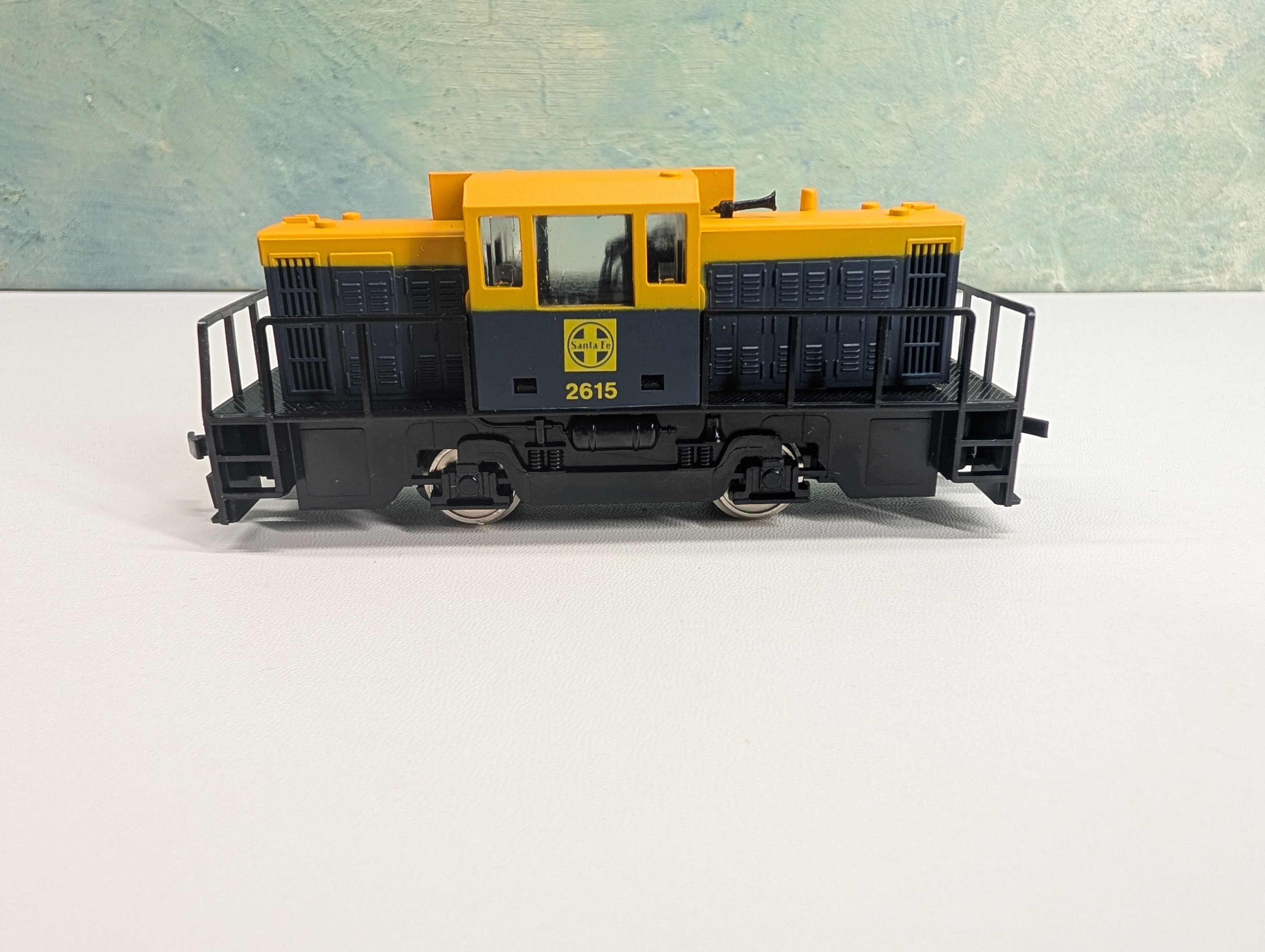 USED IHC HO Scale M502 Center Cab Diesel Switcher Locomotive Santa Fe ATSF #2615 Runs Great! DC