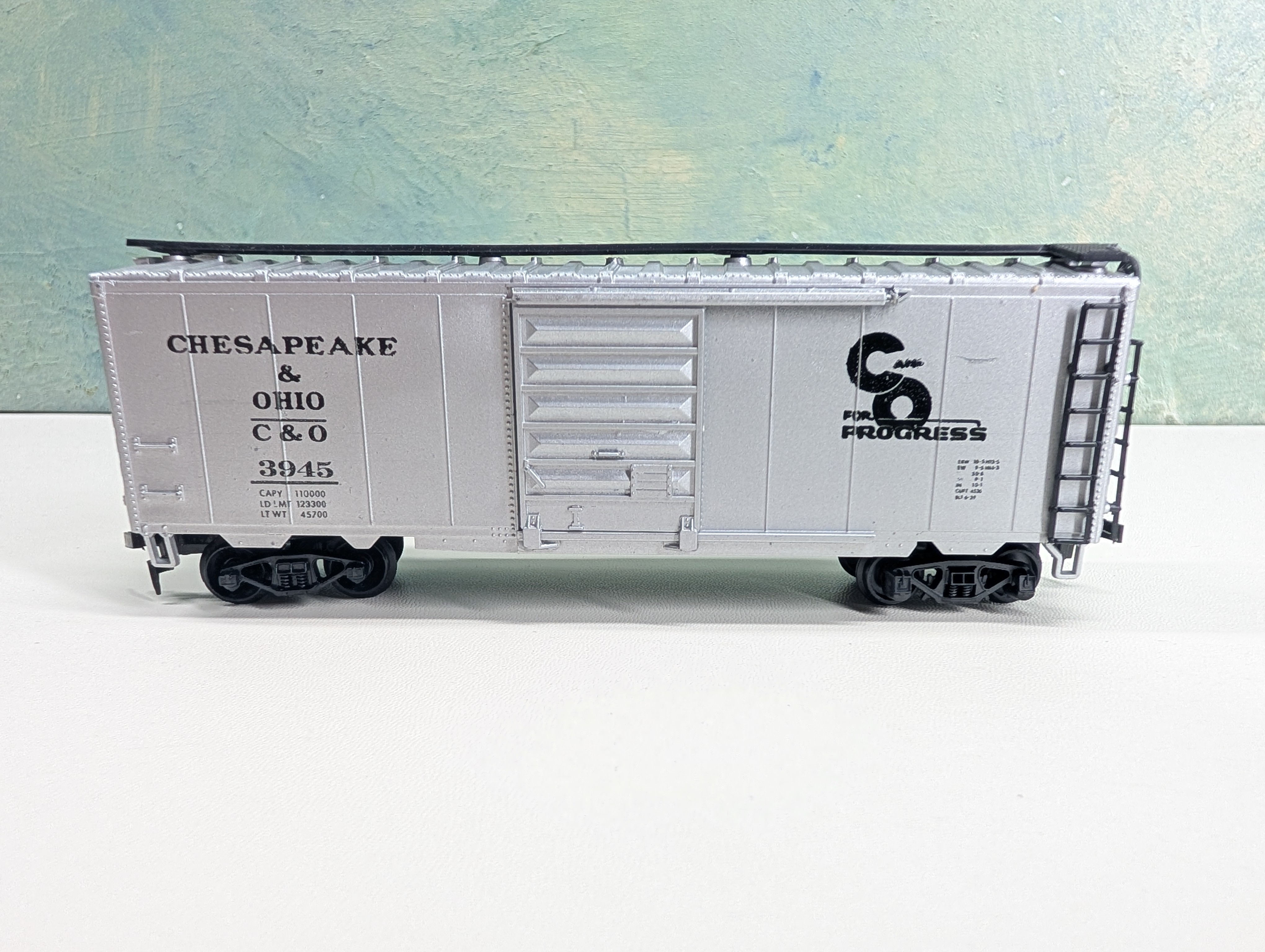 USED ROCO HO Scale 40' Box Car Chesapeake and Ohio C&O #3945