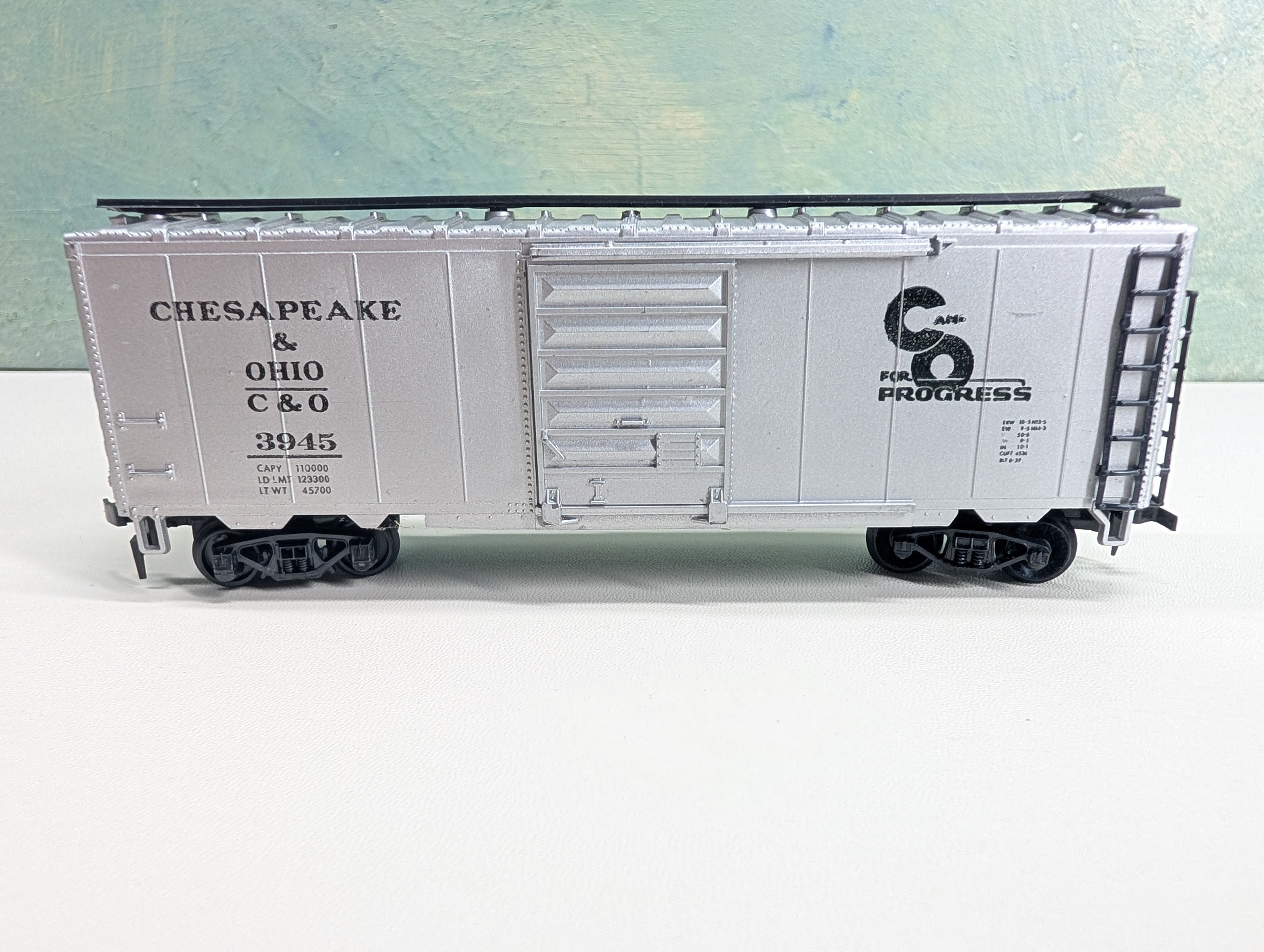 USED ROCO HO Scale 40' Box Car Chesapeake and Ohio C&O #3945