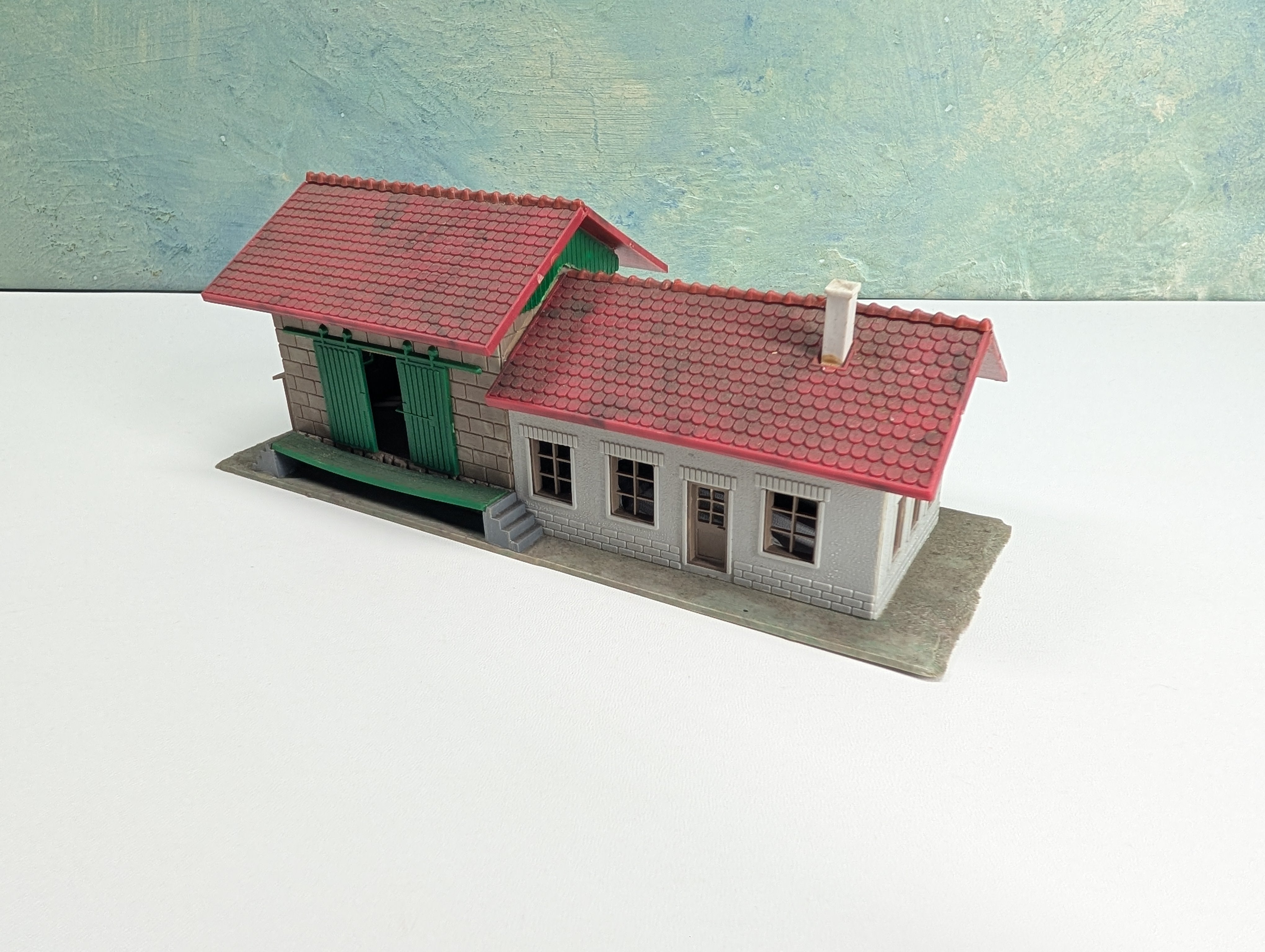 USED HO Scale Freight Station w/ Dock