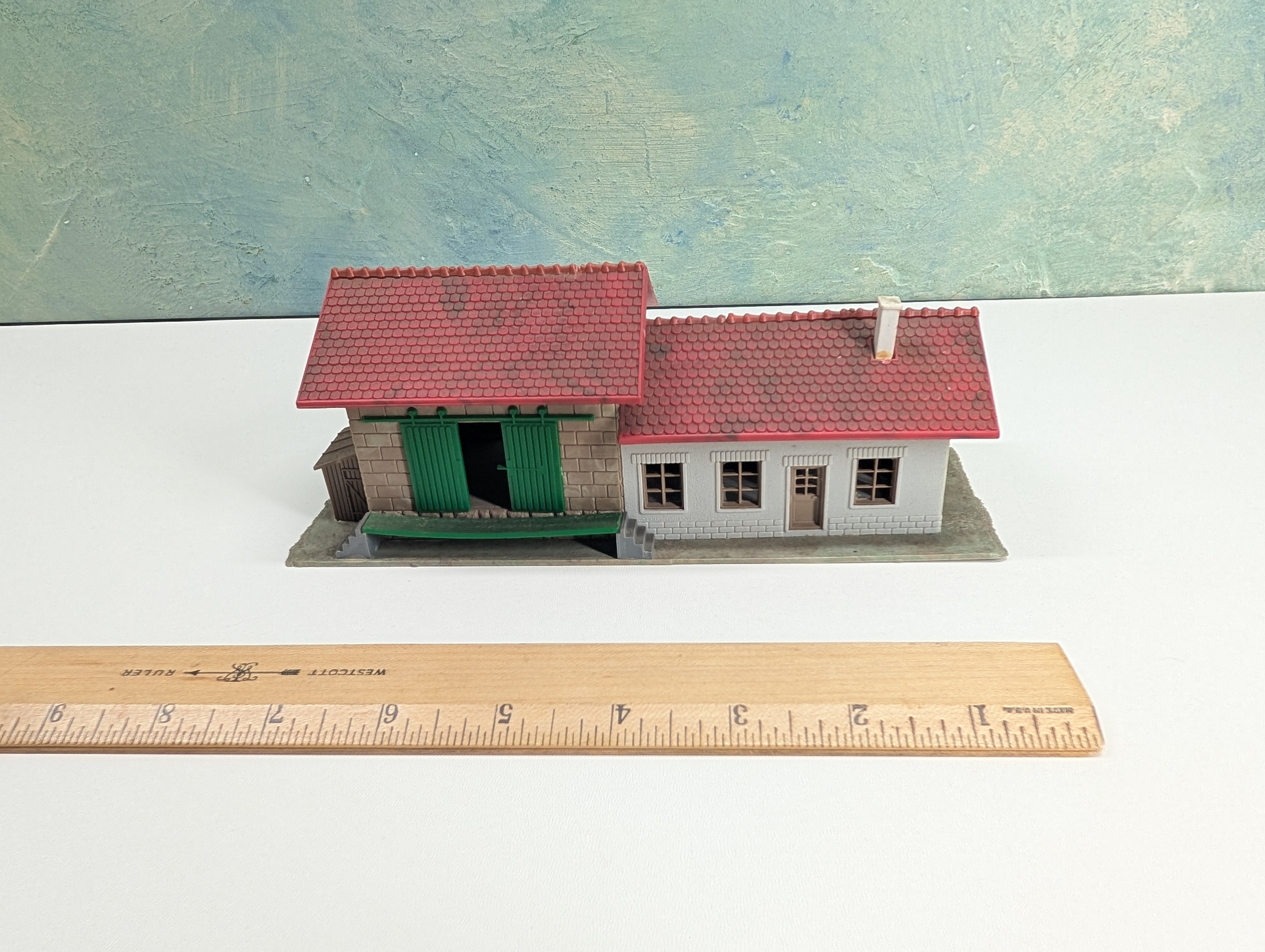 USED HO Scale Freight Station w/ Dock