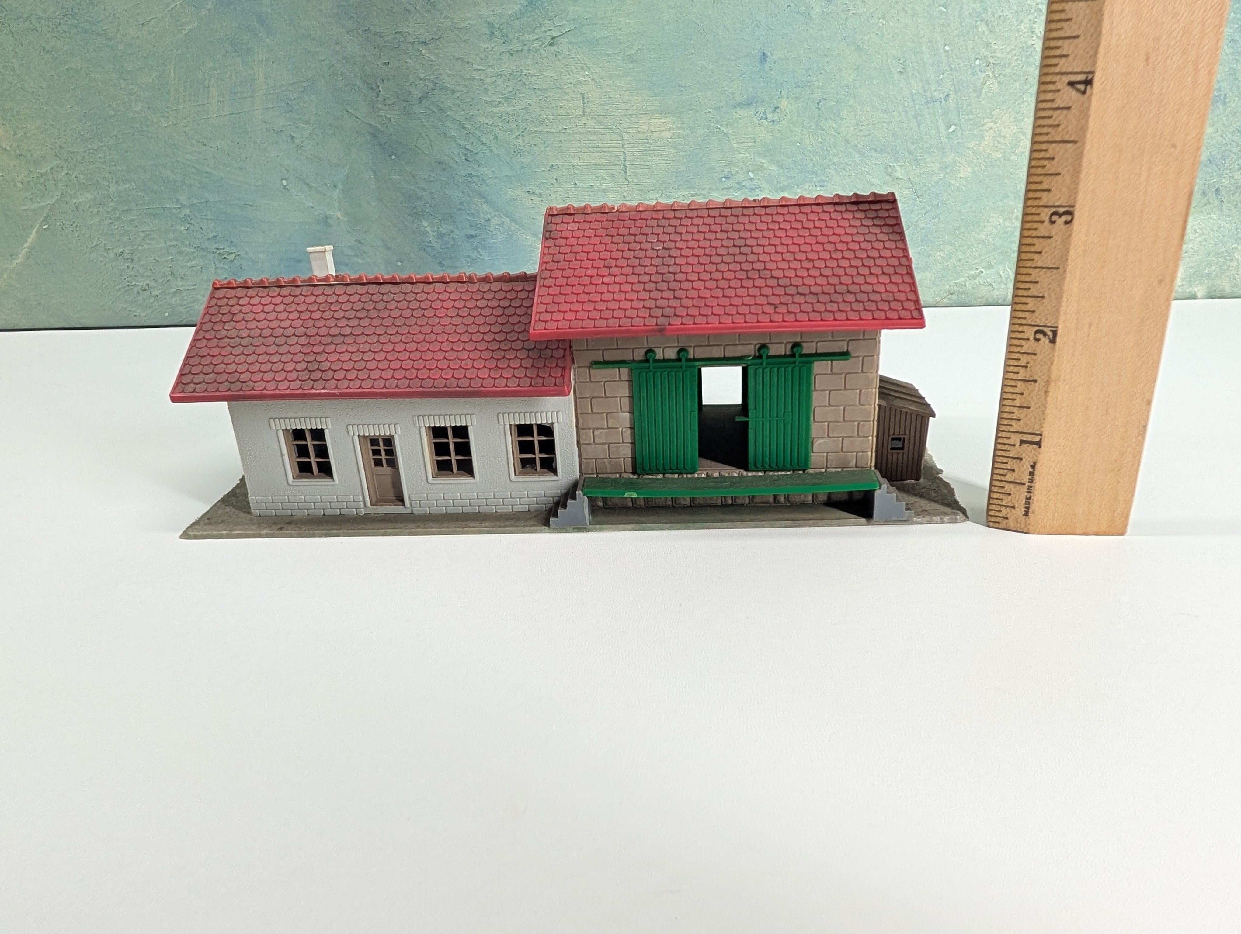 USED HO Scale Freight Station w/ Dock