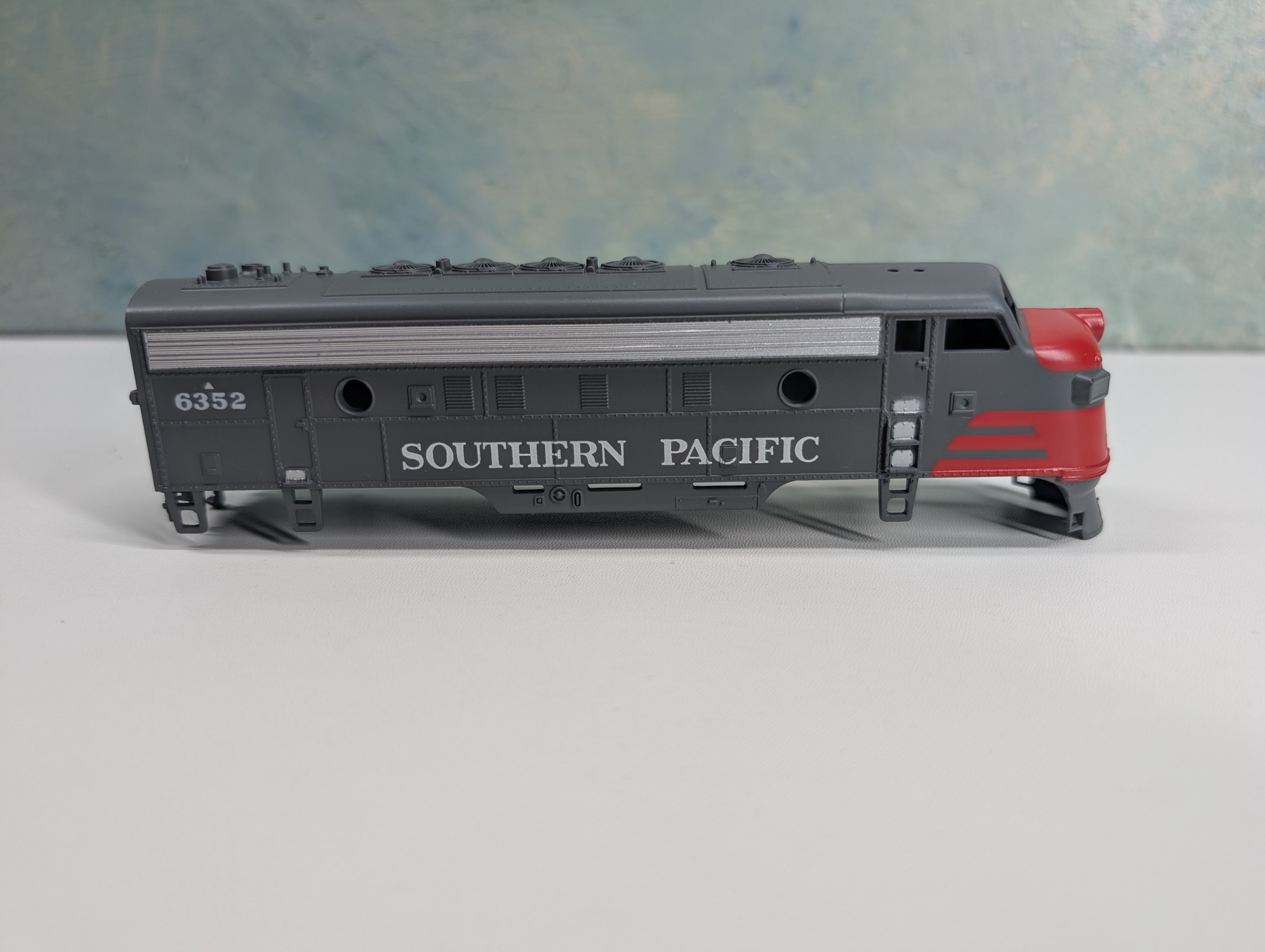 USED Athearn HO Scale F7A Diesel Locomotive Shell Only Southern Pacific SP #6352