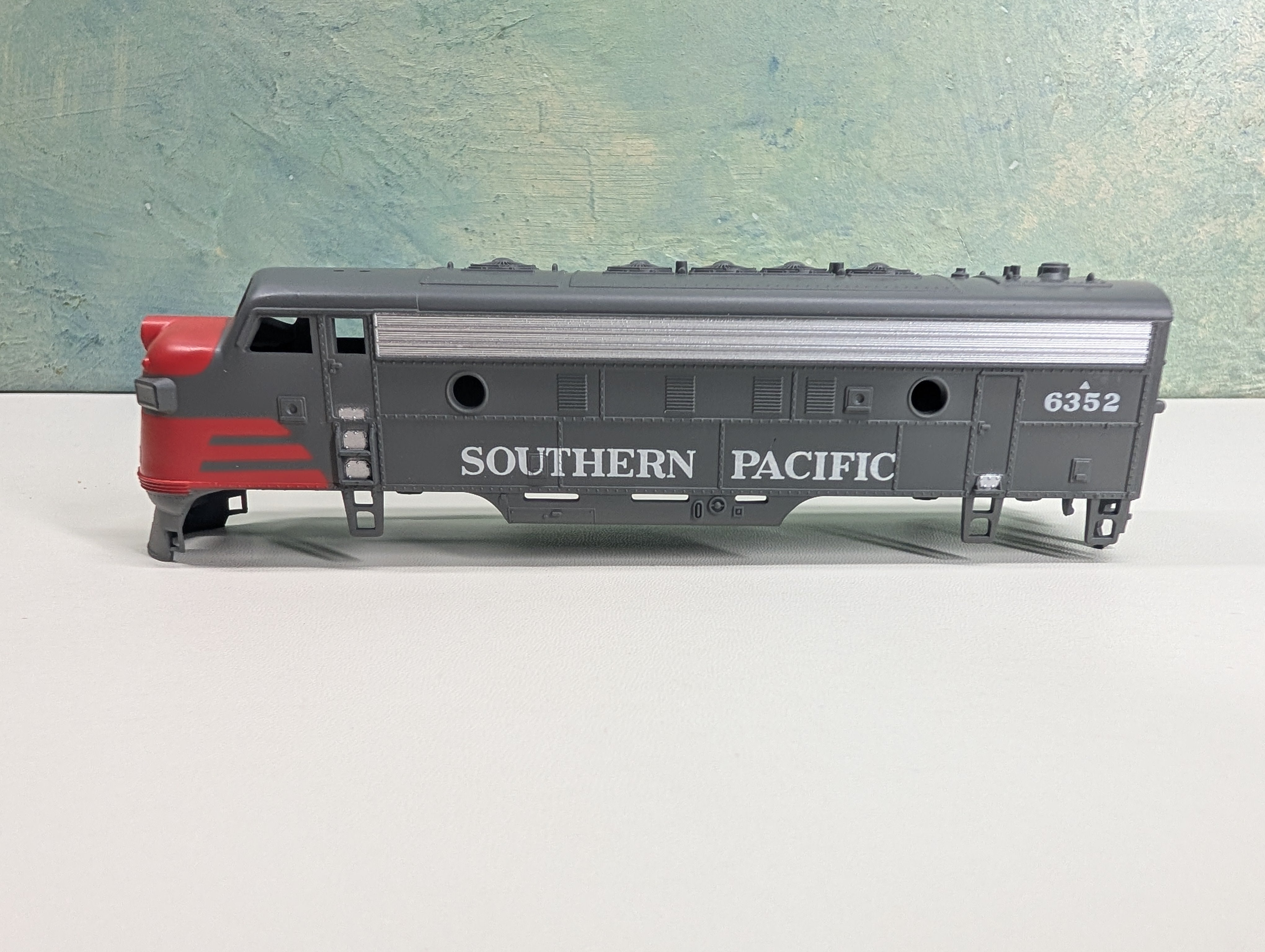 USED Athearn HO Scale F7A Diesel Locomotive Shell Only Southern Pacific SP #6352