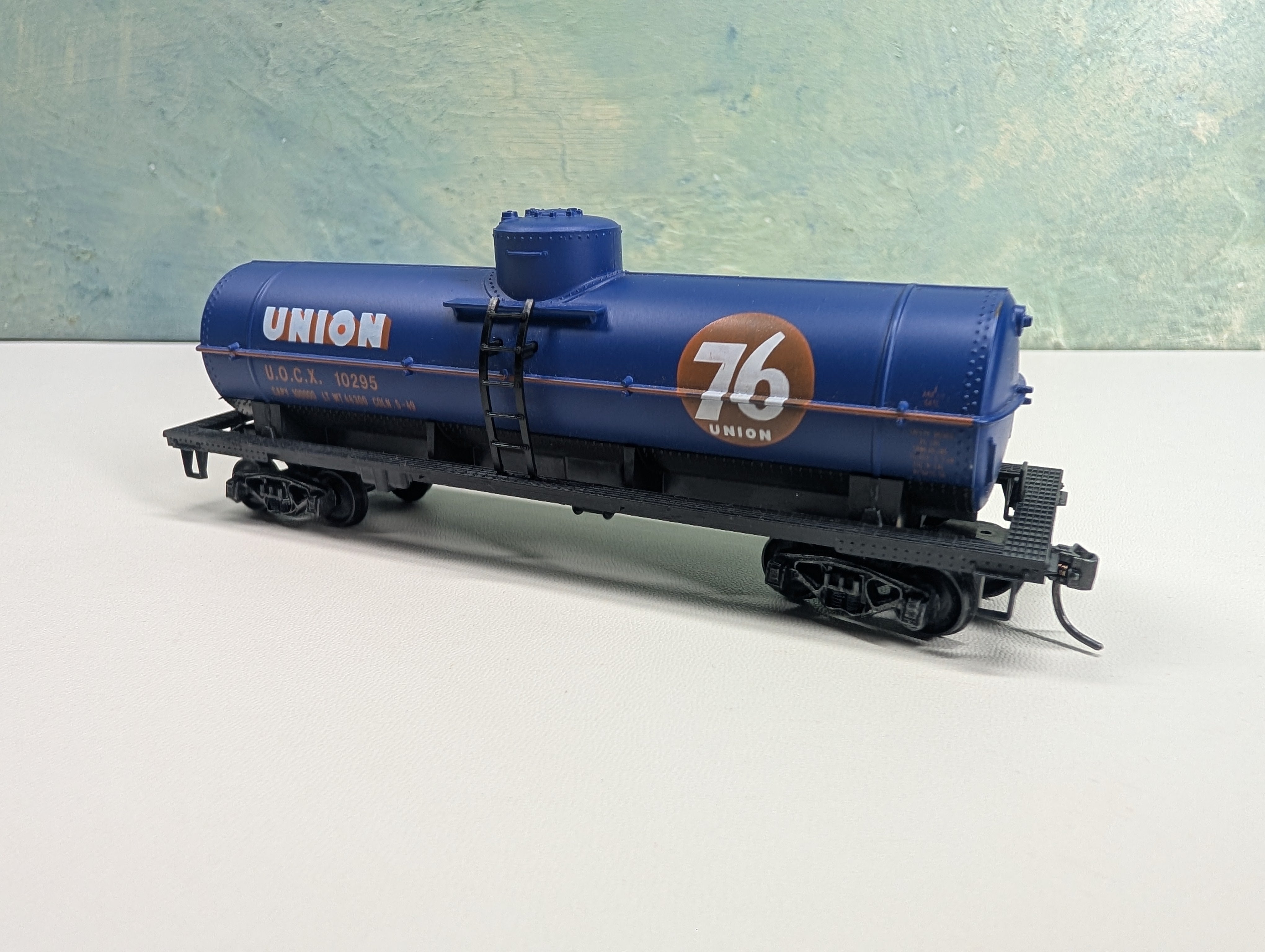 USED HO Scale Single Dome Blue Tank Car Union 76 UOCX #10295